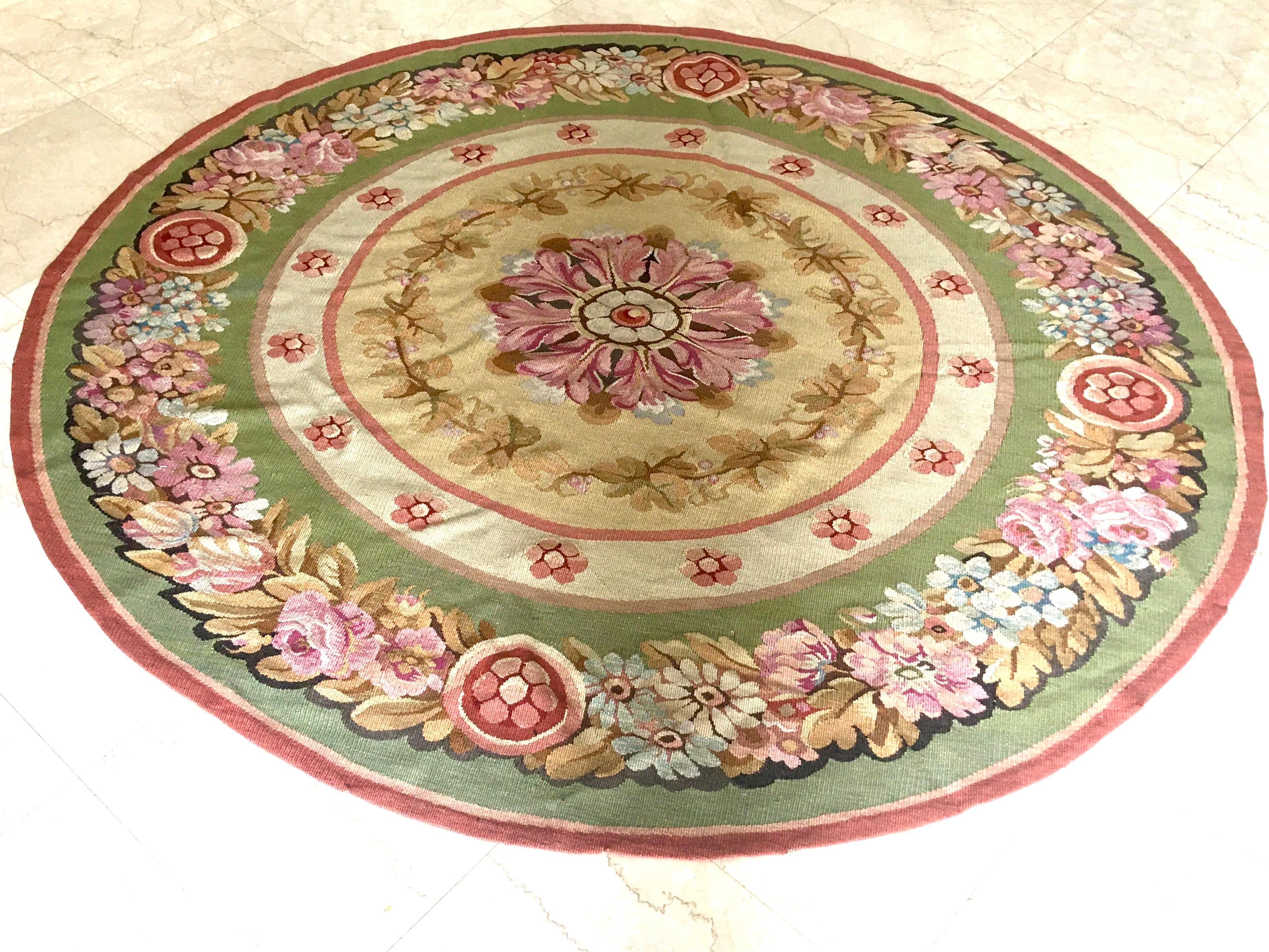 Hand-Woven Round Circular Mid 19th C. Ivory Beige Floral French Aubusson Tapestry Rug For Sale