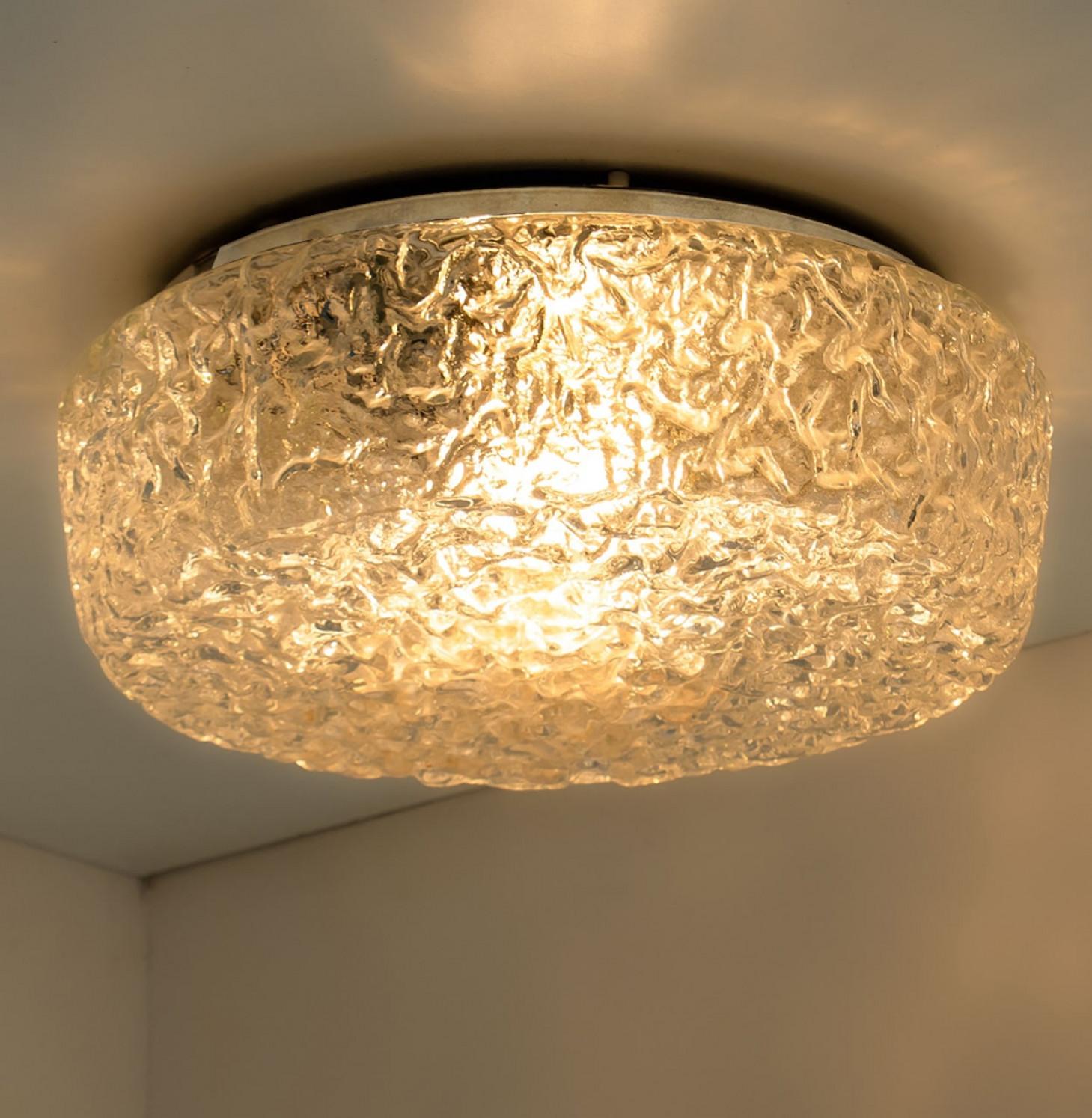 Empotrable redondo de cristal transparente texturado, al estilo de Limburgo Moderno de mediados de siglo en venta