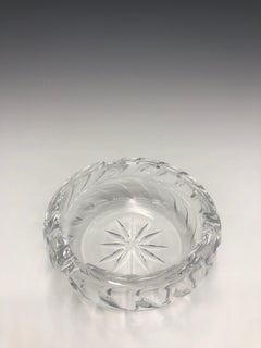 Cendrier rond en verre cristal épais taillé en forme d'étoile, de style vintage