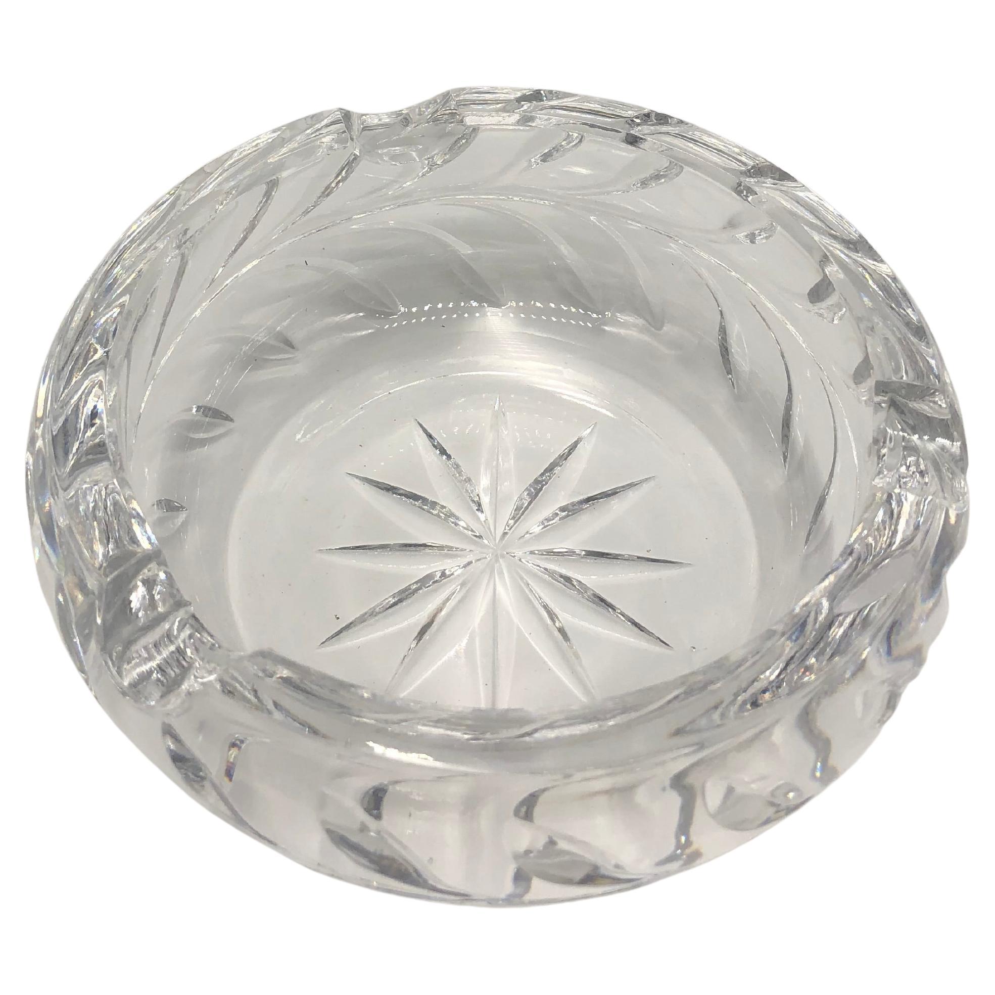 Cenicero vintage redondo de cristal transparente de corte grueso con estallido de estrellas
