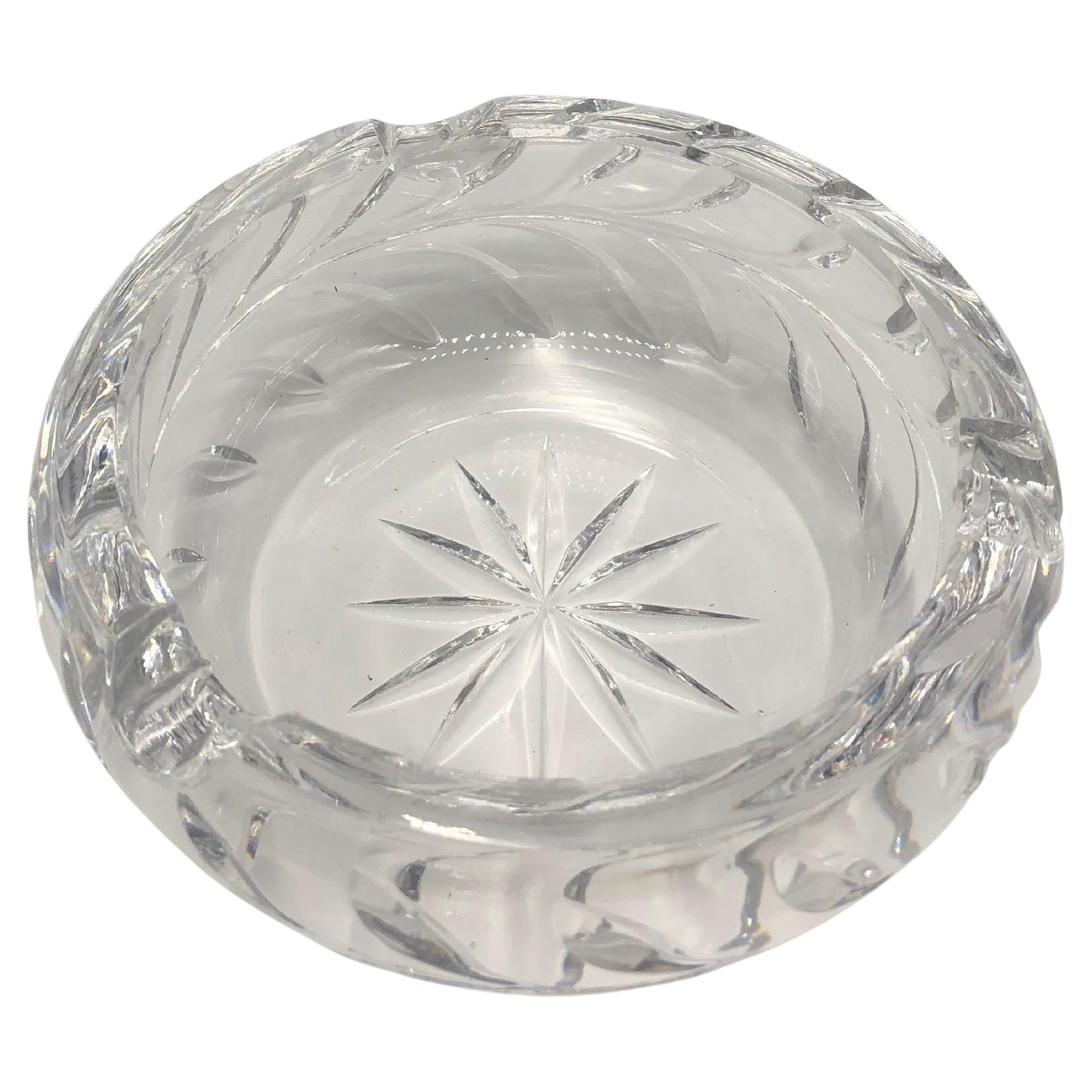 Cenicero vintage redondo de cristal transparente de corte grueso con estallido de estrellas