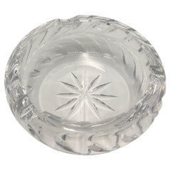 Cendrier rond en verre cristal épais taillé en forme d'étoile, de style vintage