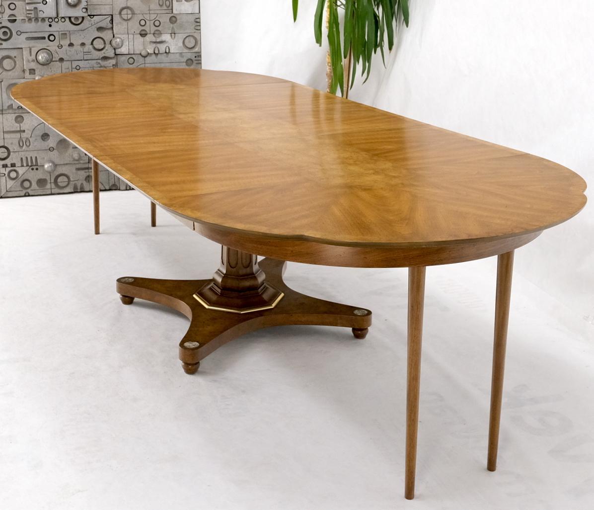 Mid-Century Modern Table de conférence ronde en ronce de noyer en forme de coupole pour salle à manger avec 3 rallonges en vente