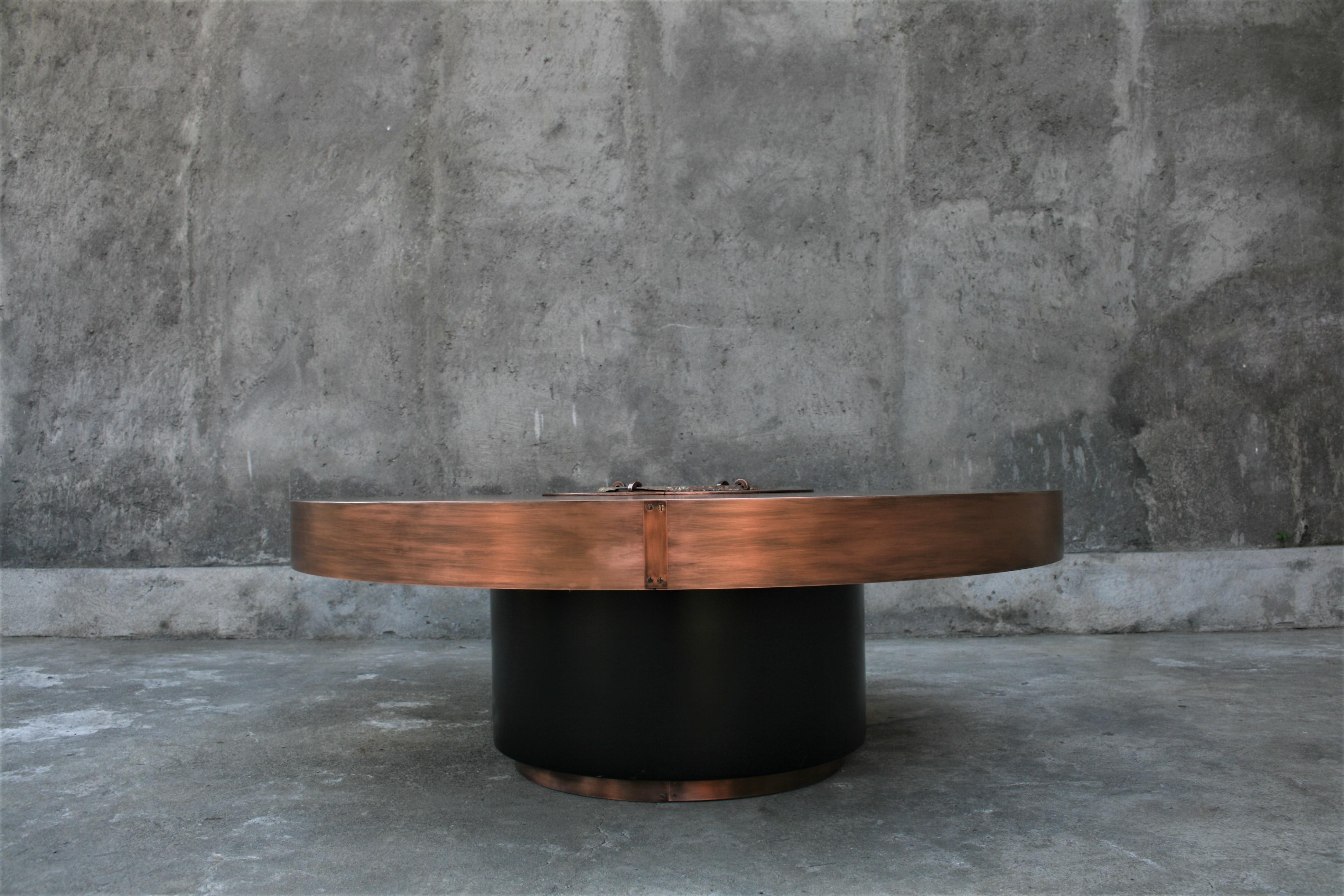 Round Cocktail Table by Belgali Acid Etched Copper and Agate Slices For Sale 1