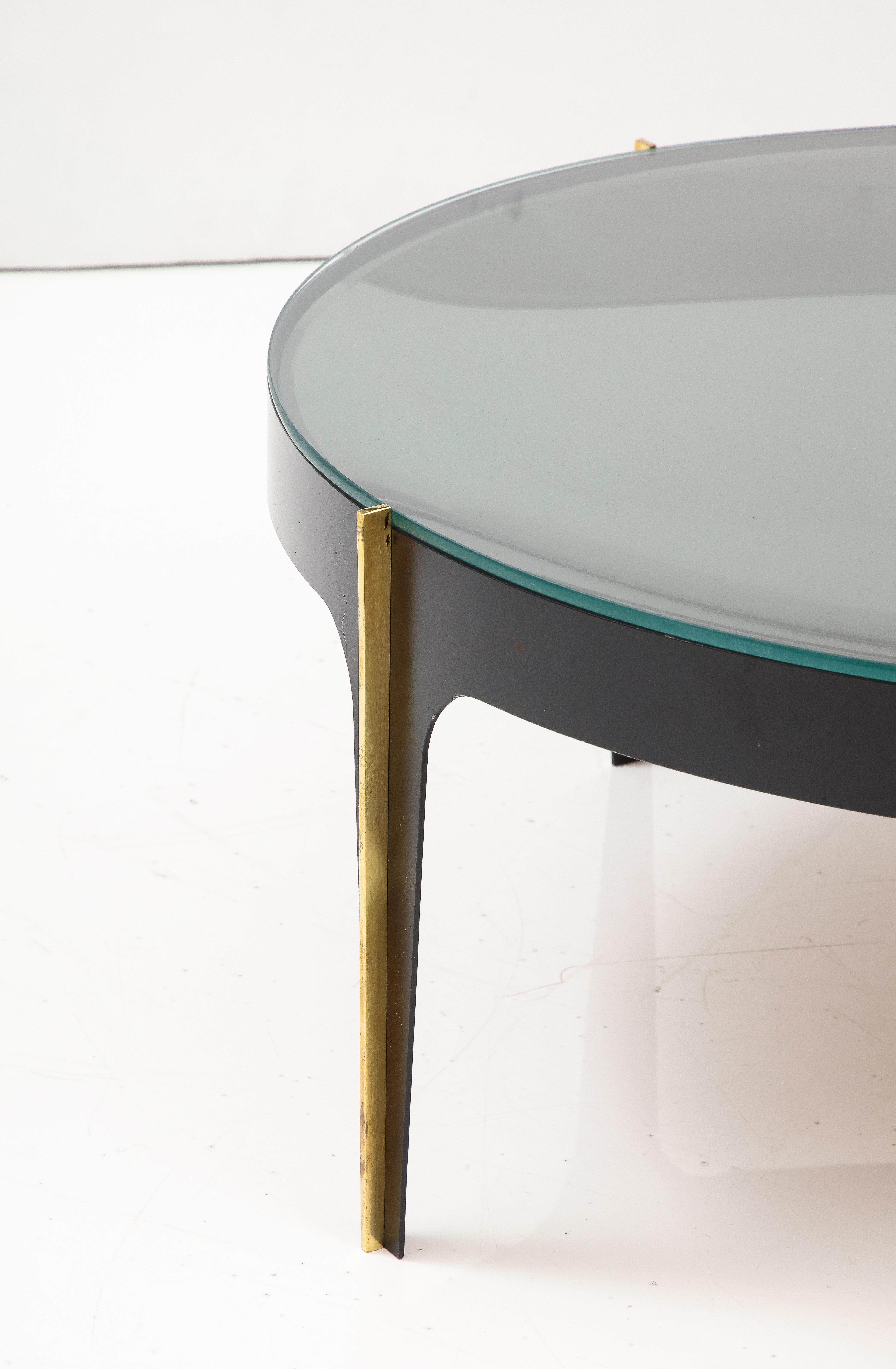 Round Cocktail Table in Black Enameled Metal, Brass and Green Grey Optical Glass For Sale 4