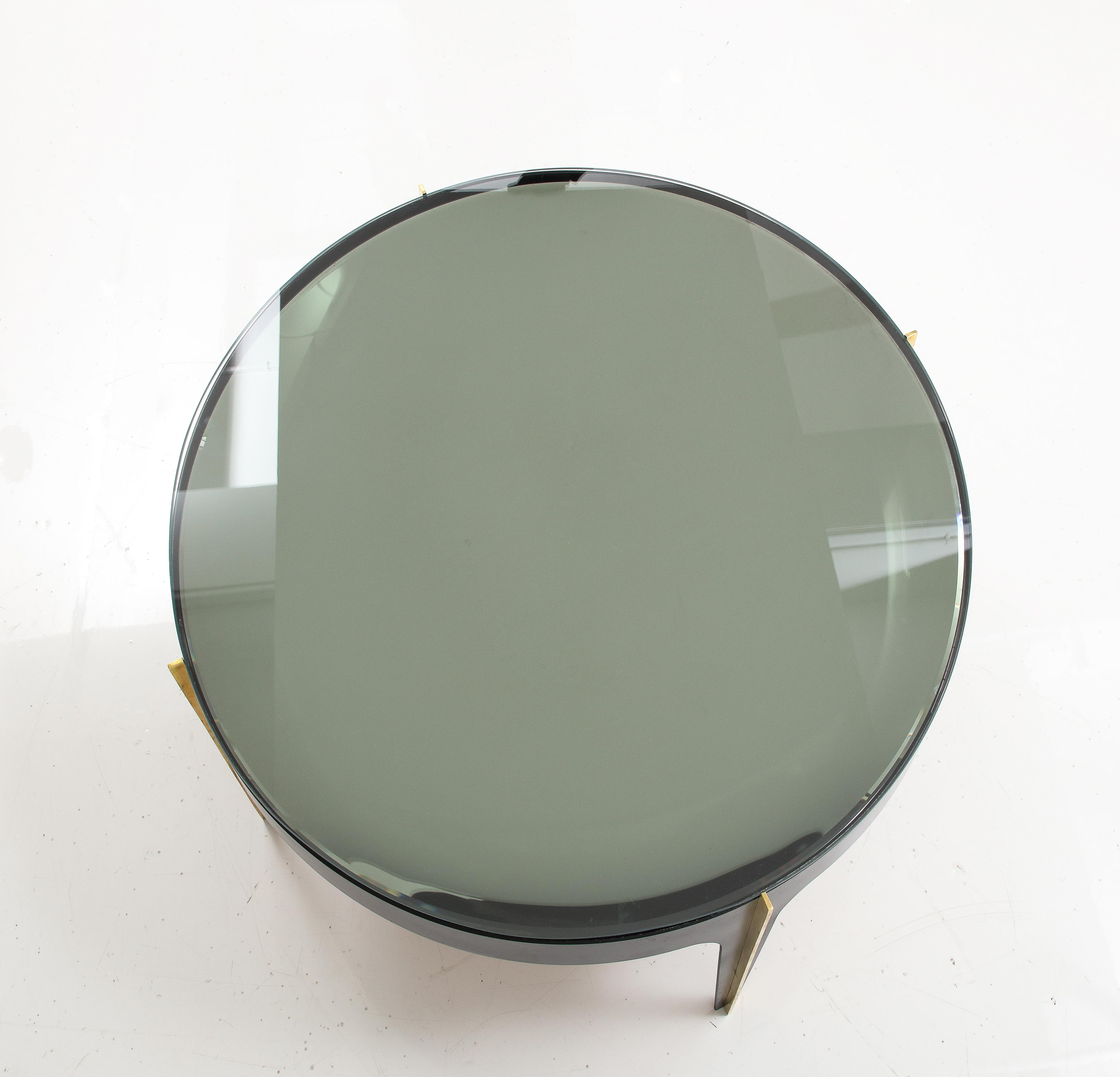 Round Cocktail Table in Black Enameled Metal, Brass and Green Grey Optical Glass For Sale 7
