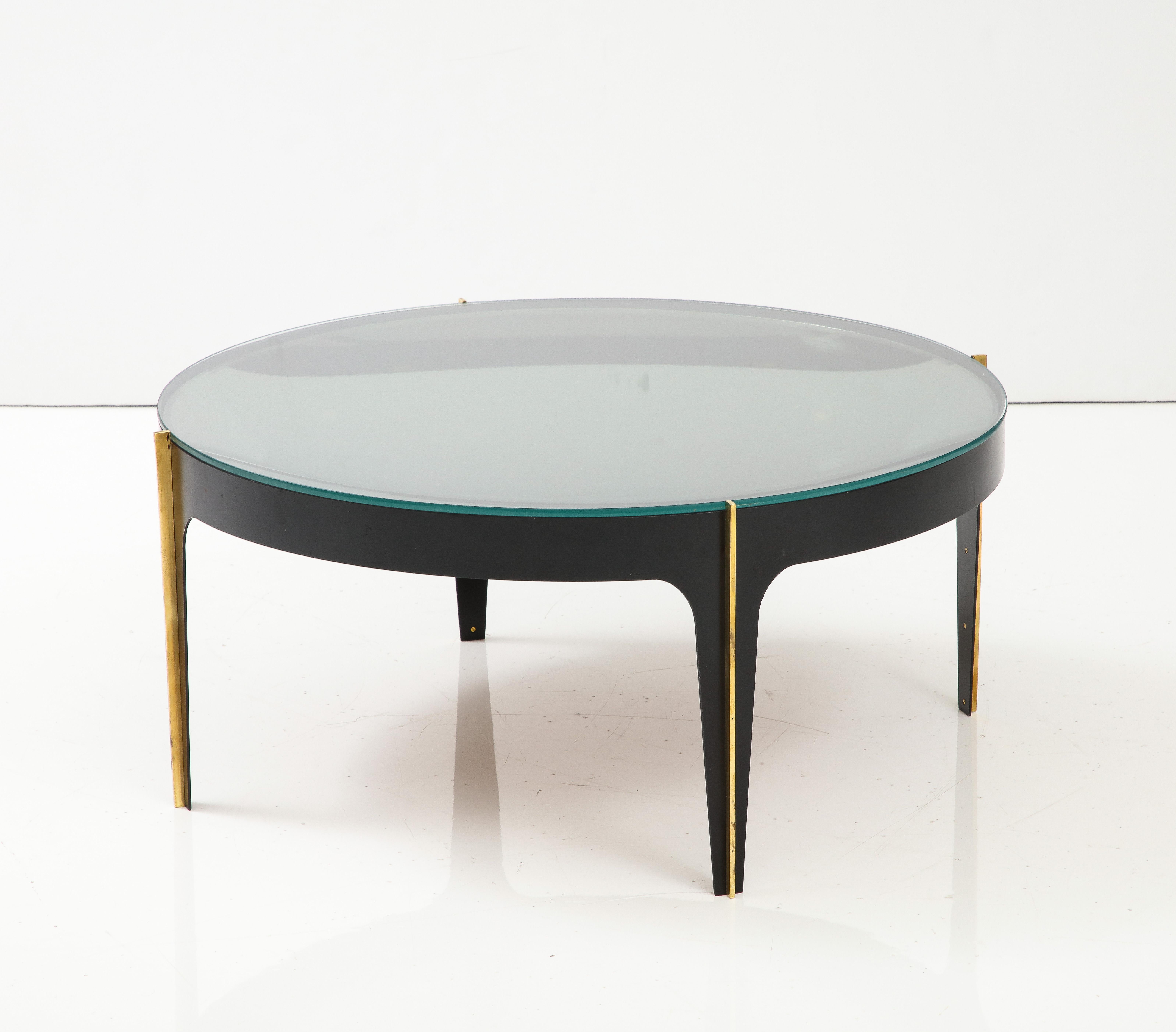 Round Cocktail Table in Black Enameled Metal, Brass and Green Grey Optical Glass For Sale 2