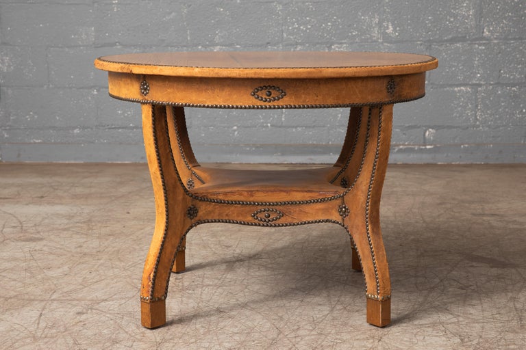 Round Cocktail Table in Oak and Leather by Otto Schulz For Sale 1