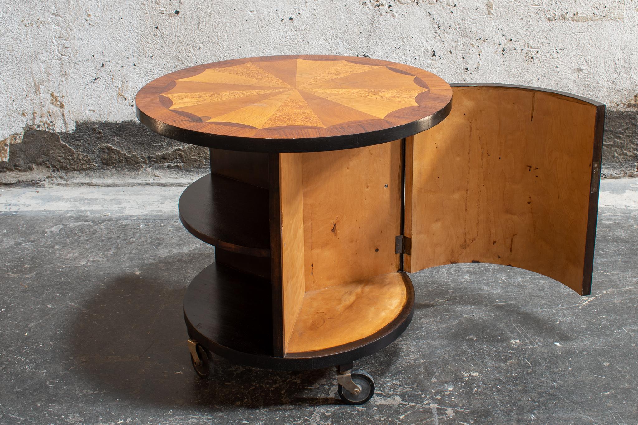 Round Coffee/Side Table with Rosewood, Burl, Jacaranda Inlay, Sweden, 1930s In Good Condition For Sale In Atlanta, GA