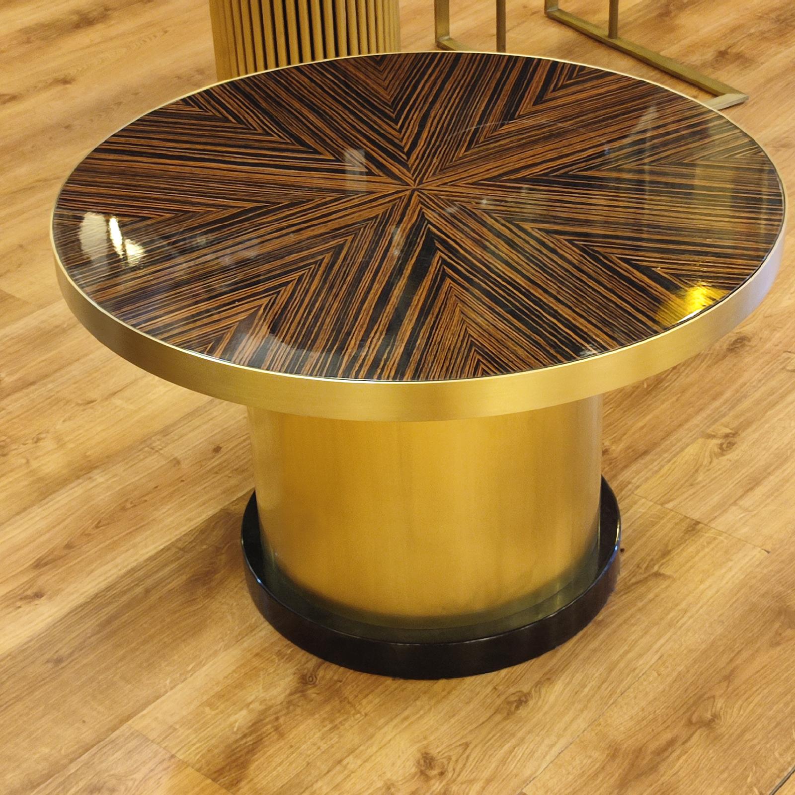 European Round Coffee Cocktail Table, Brass and Makassar Top, in Art Deco Style For Sale