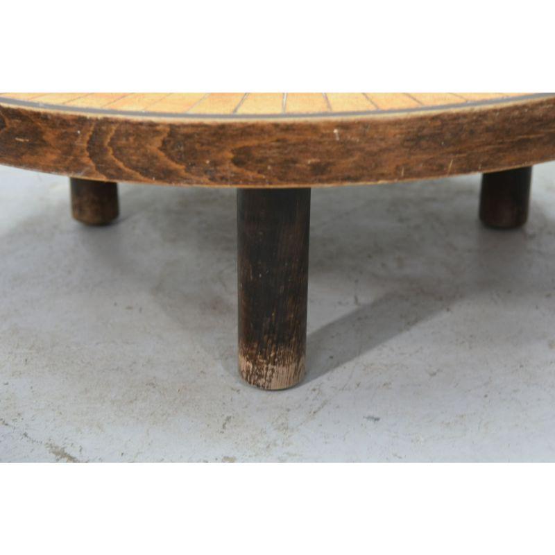 Bois Table basse ronde en céramique signée Capron, 1970