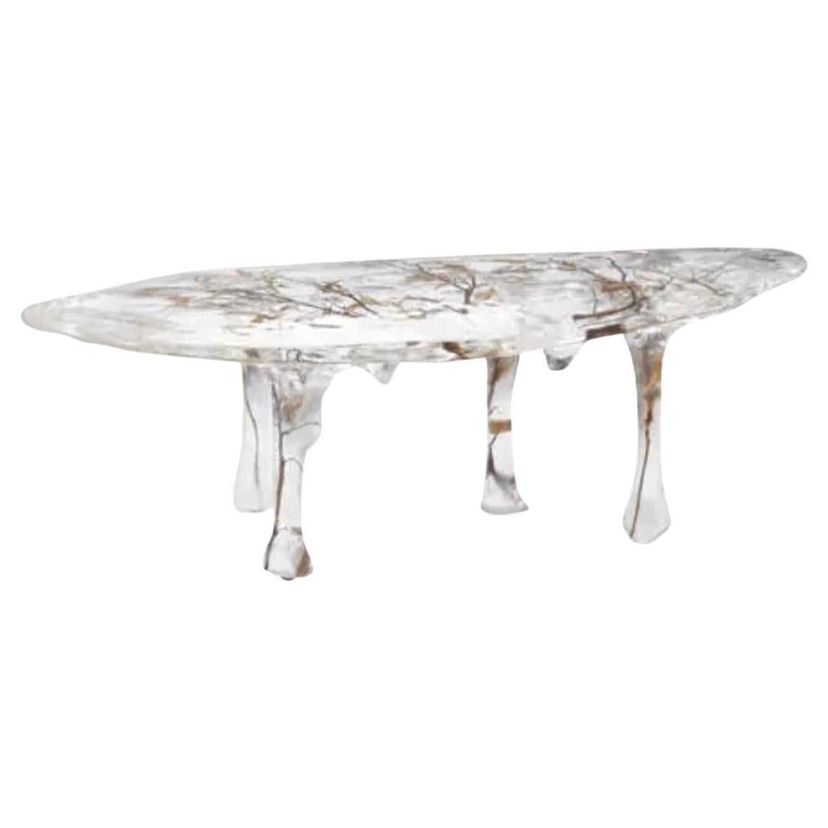 Ajoutez une touche de sophistication moderne à votre espace de vie avec la table basse ronde Stitched. Cette table étonnante présente un design de table cousu de manière complexe, magnifiquement élevé sur un piédestal lumineux. La combinaison de