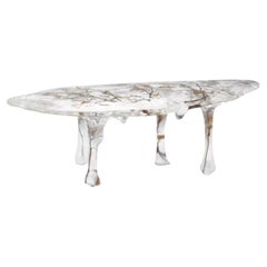 Stitched Round Coffee Table – Amber – Elegance on a Luminous Pedestal