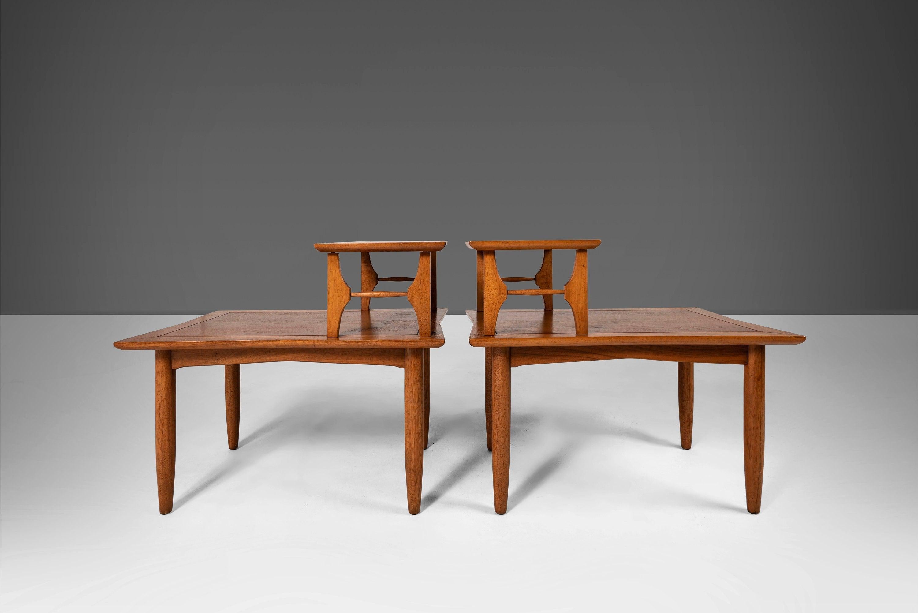 Milieu du XXe siècle Table basse ronde et paire de tables d'extrémité à 2 niveaux attribuées à Lubberts & Mulder en vente