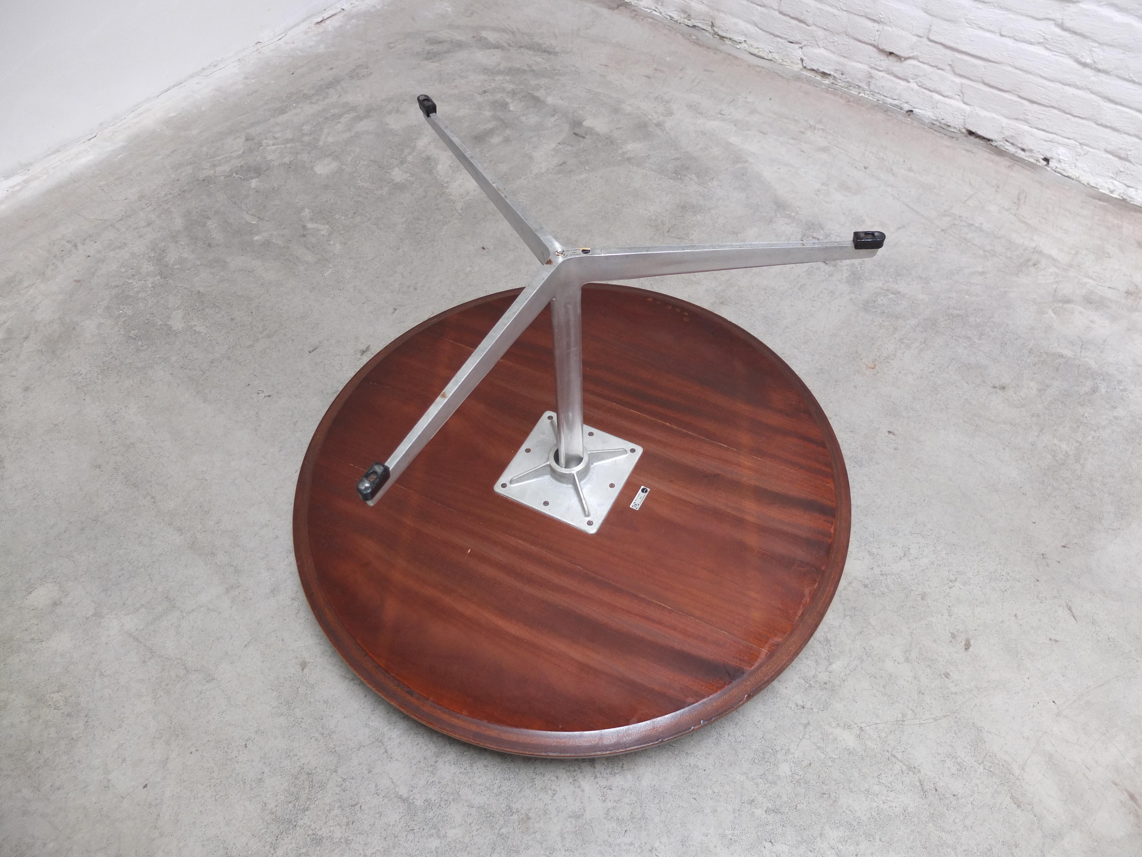 Round Coffee Table by Arne Jacobsen for Fritz Hansen, 1965 8