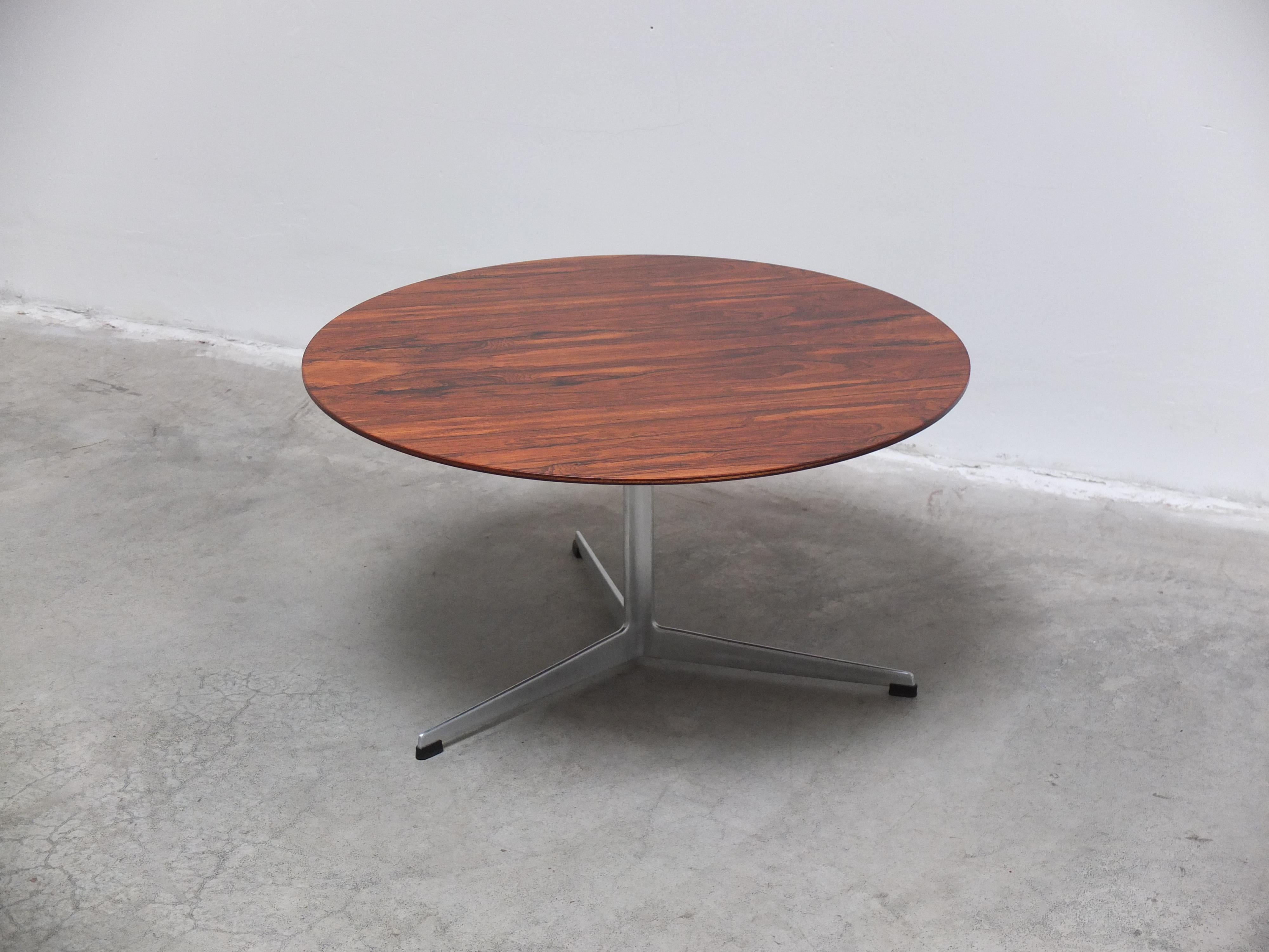 Scandinavian Modern Round Coffee Table by Arne Jacobsen for Fritz Hansen, 1965