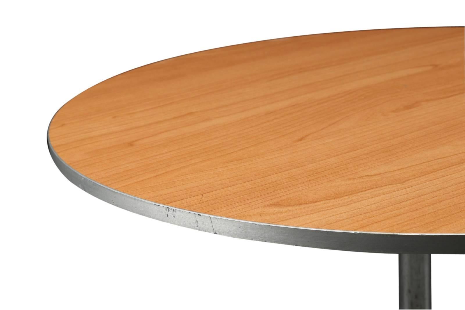 Round Coffee Table by Arne Jacobsen / Piet Hein - Produced by Fritz Hansen (70s) In Excellent Condition For Sale In Paris, FR