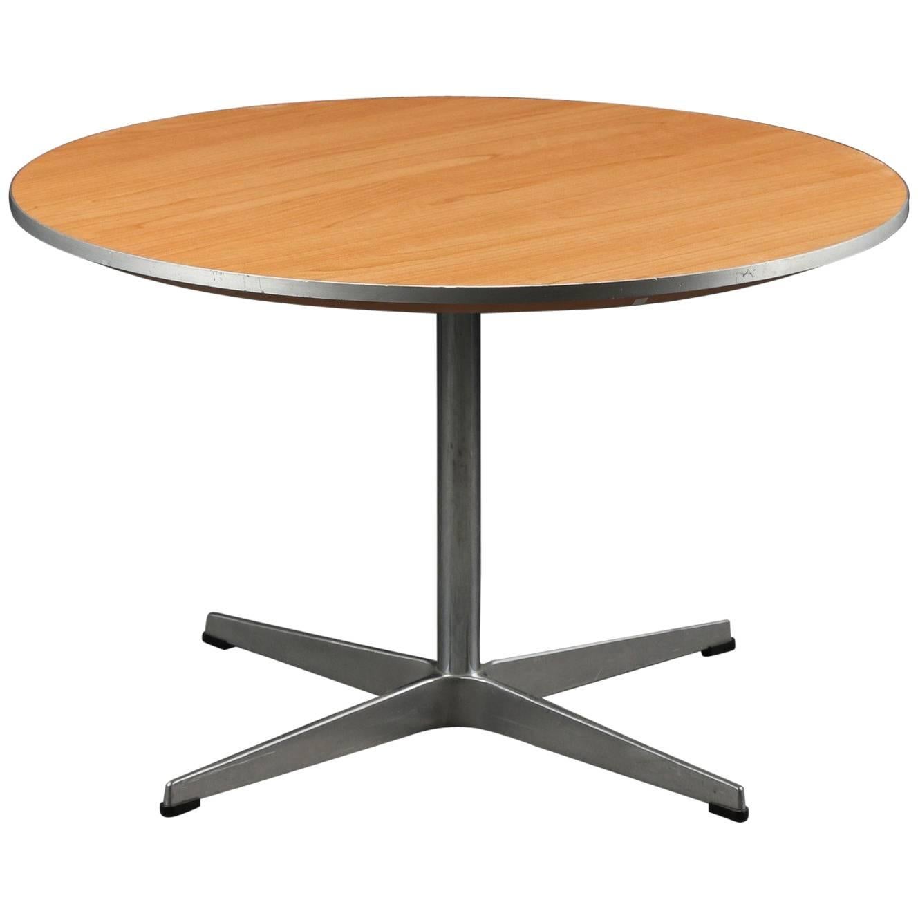 Round Coffee Table by Arne Jacobsen / Piet Hein - Produced by Fritz Hansen (70s) For Sale