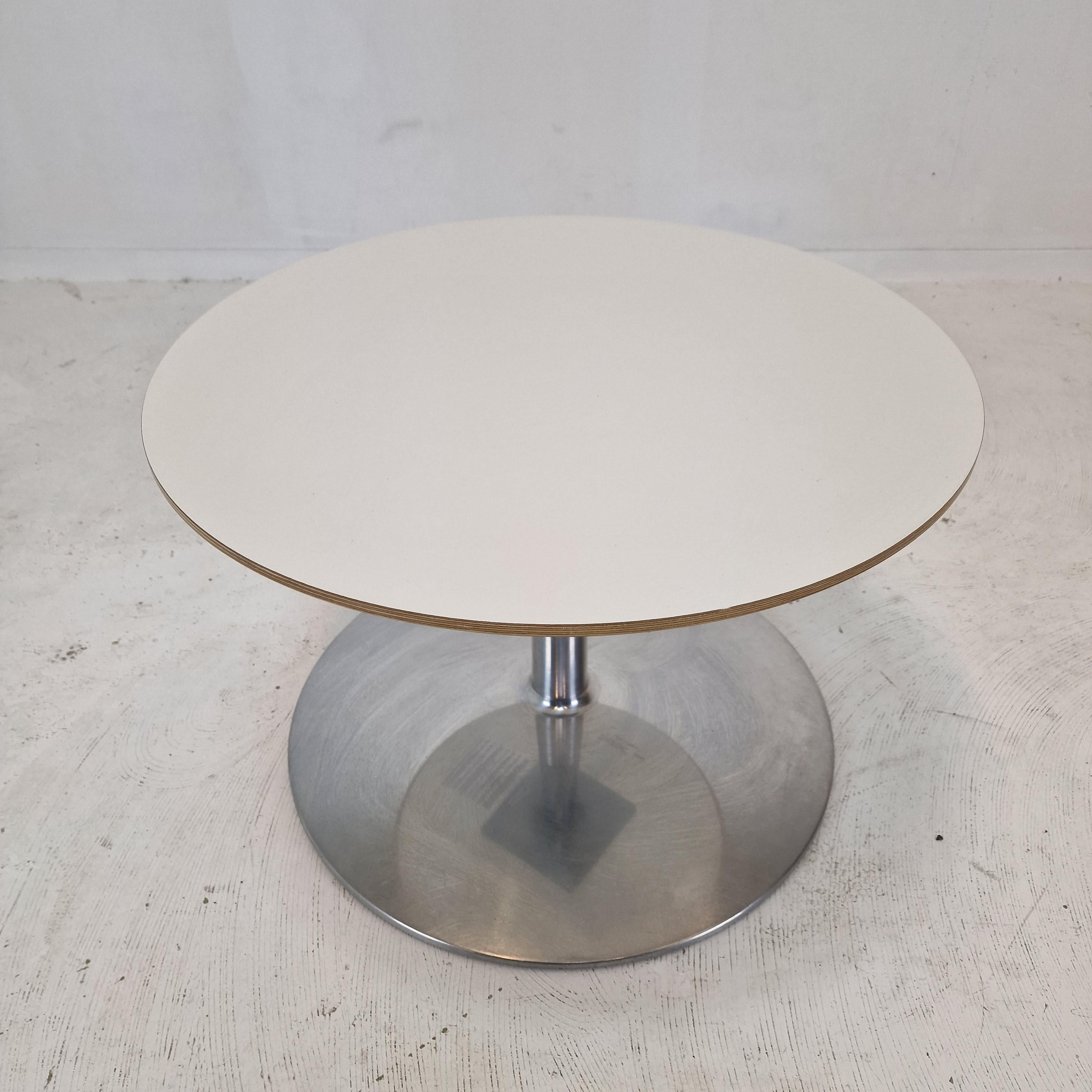 Mid-Century Modern Round Coffee Table by Geoffrey Harcourt for Artifort For Sale