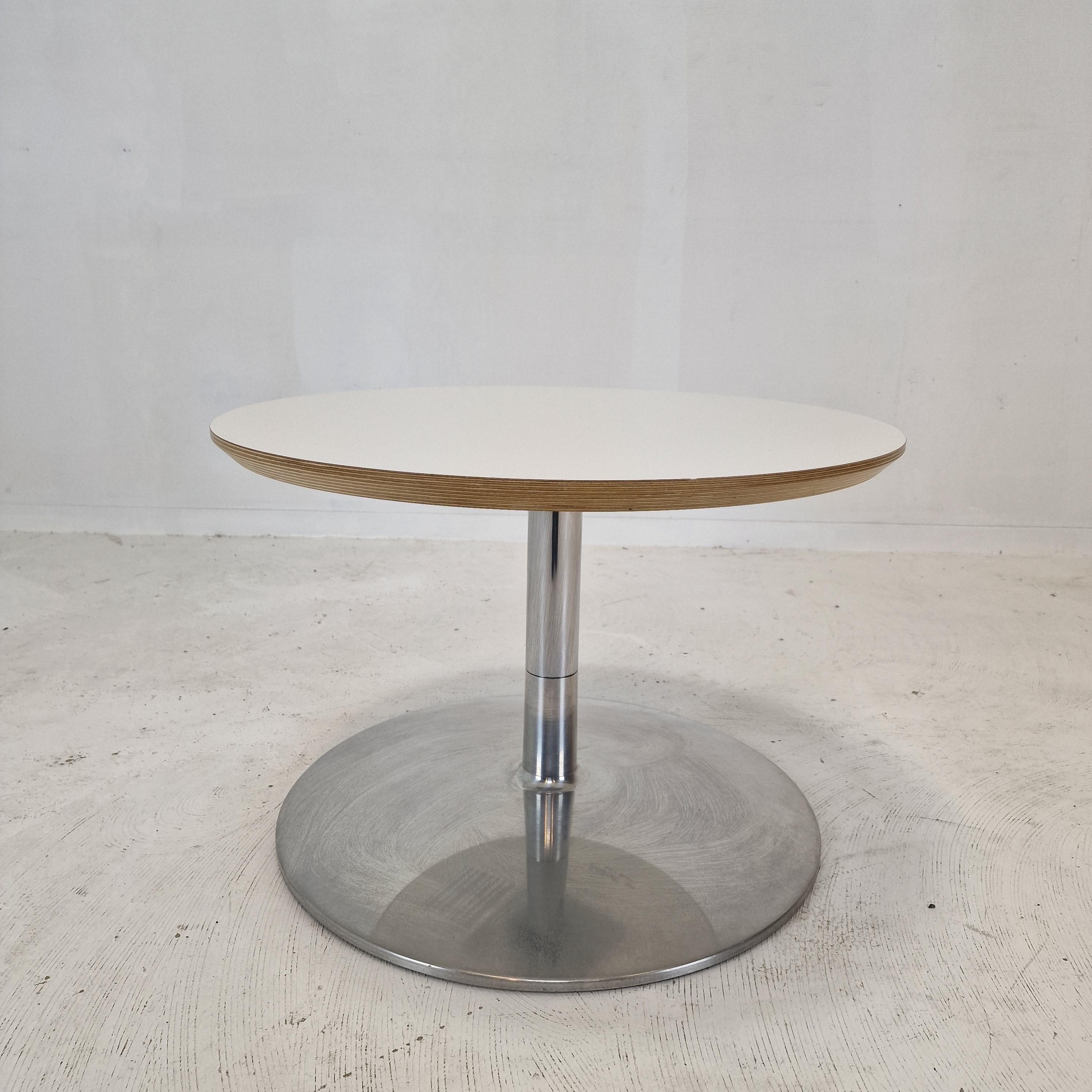Round Coffee Table by Geoffrey Harcourt for Artifort In Good Condition For Sale In Oud Beijerland, NL