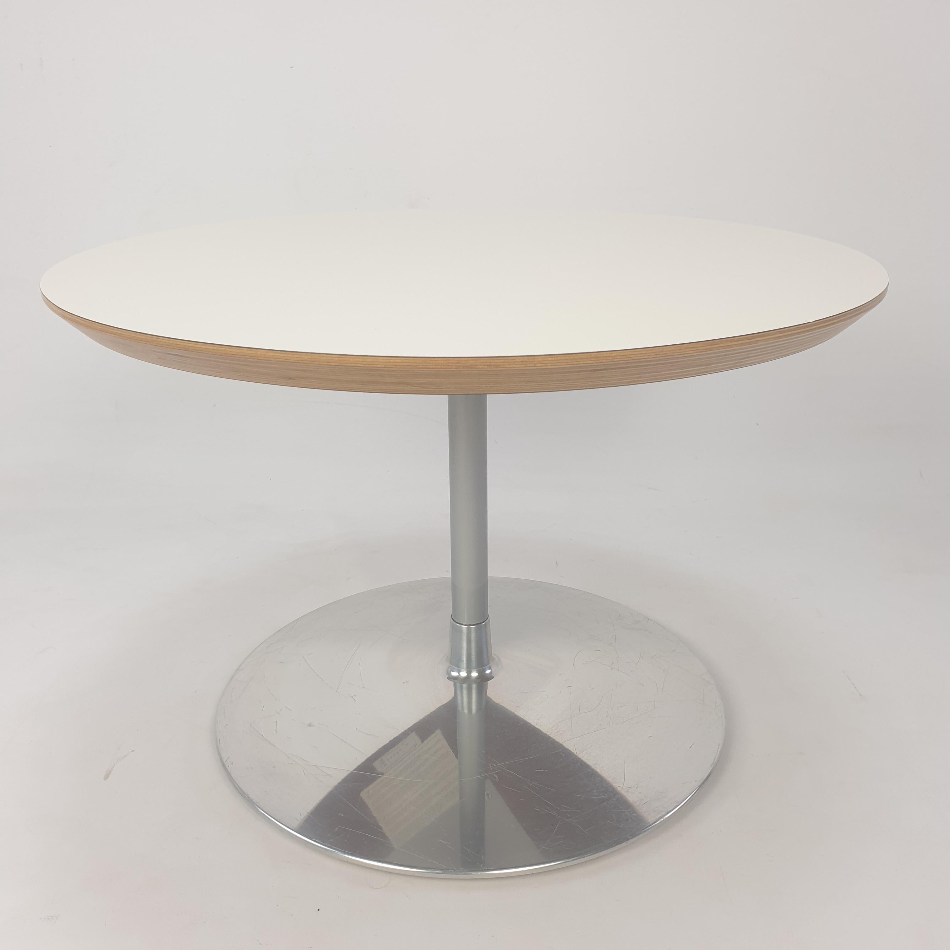 Metal Round Coffee Table by Pierre Paulin for Artifort For Sale