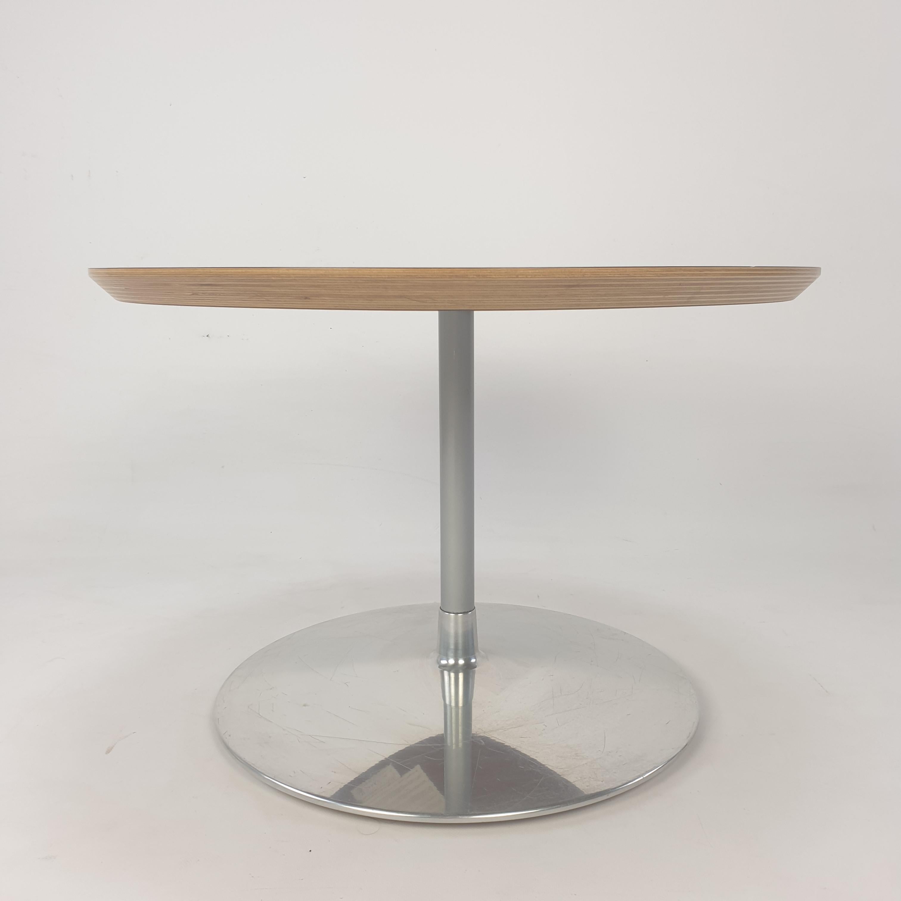 Round Coffee Table by Pierre Paulin for Artifort For Sale 2