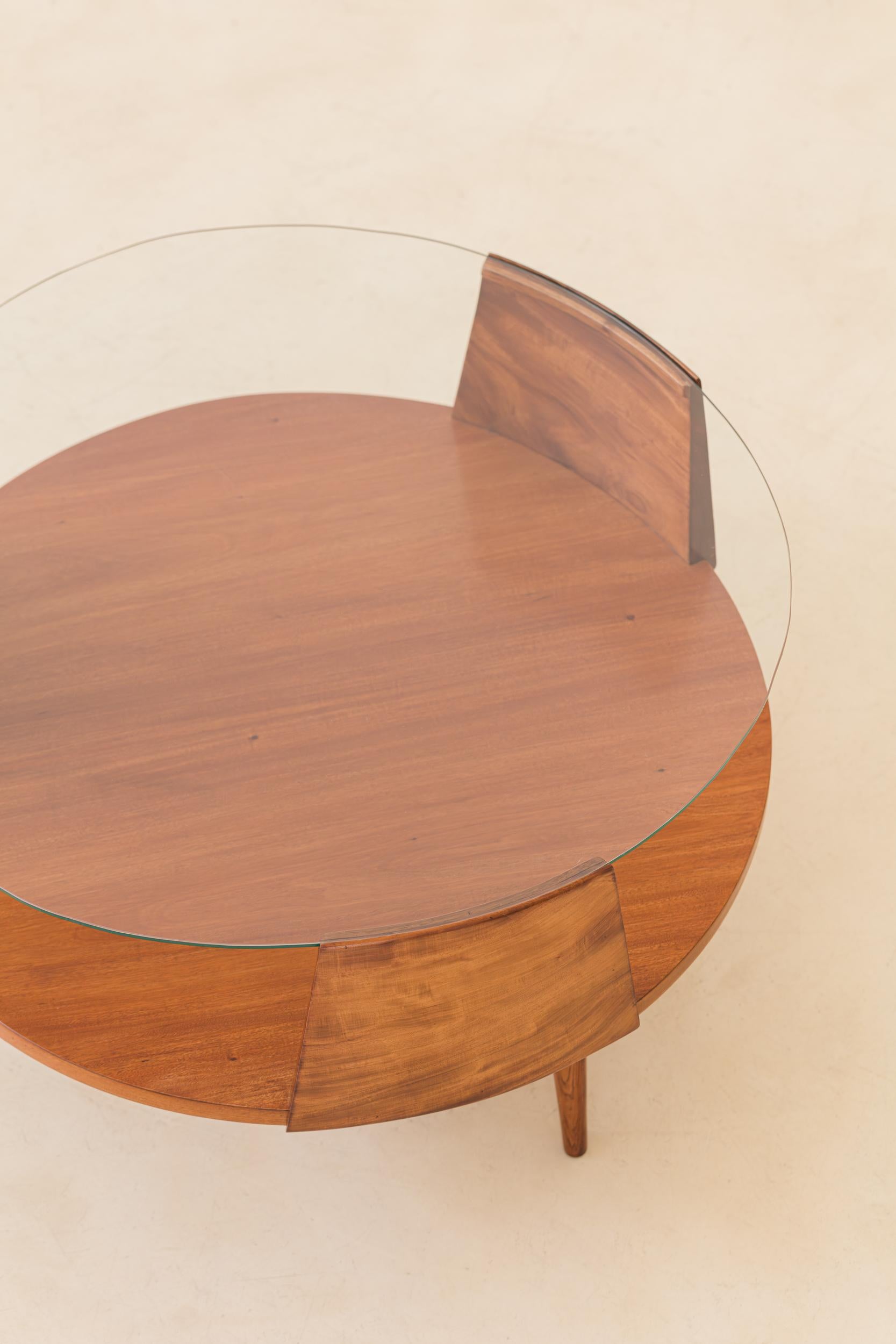 Runder Couchtisch, Susi Aczel und Martin Eisler, Forma S.A., Brasilien, 1953. (Moderne der Mitte des Jahrhunderts) im Angebot