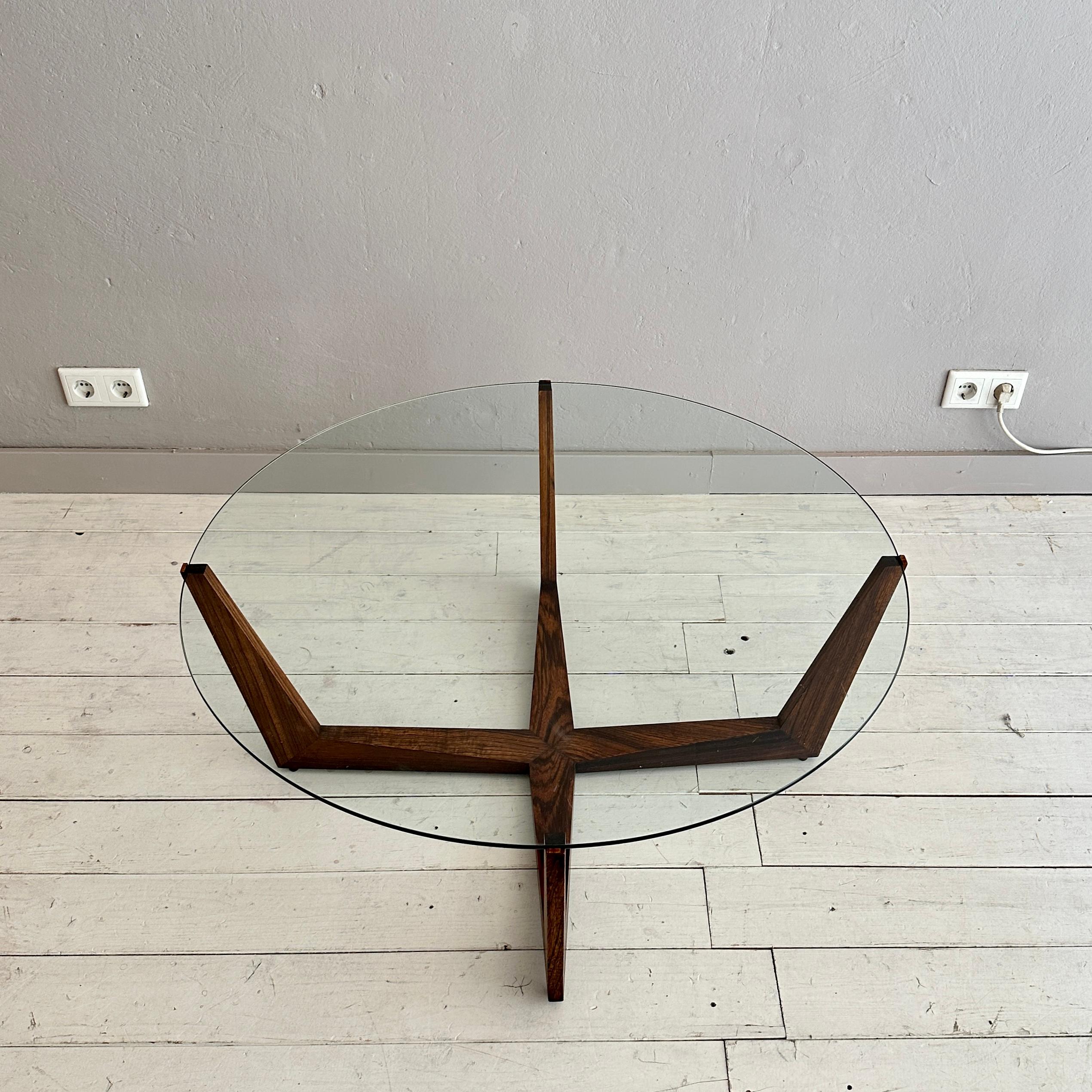 Round Coffee Table by Wilhelm Renz in Teak and Glass, around 1960 For Sale 3