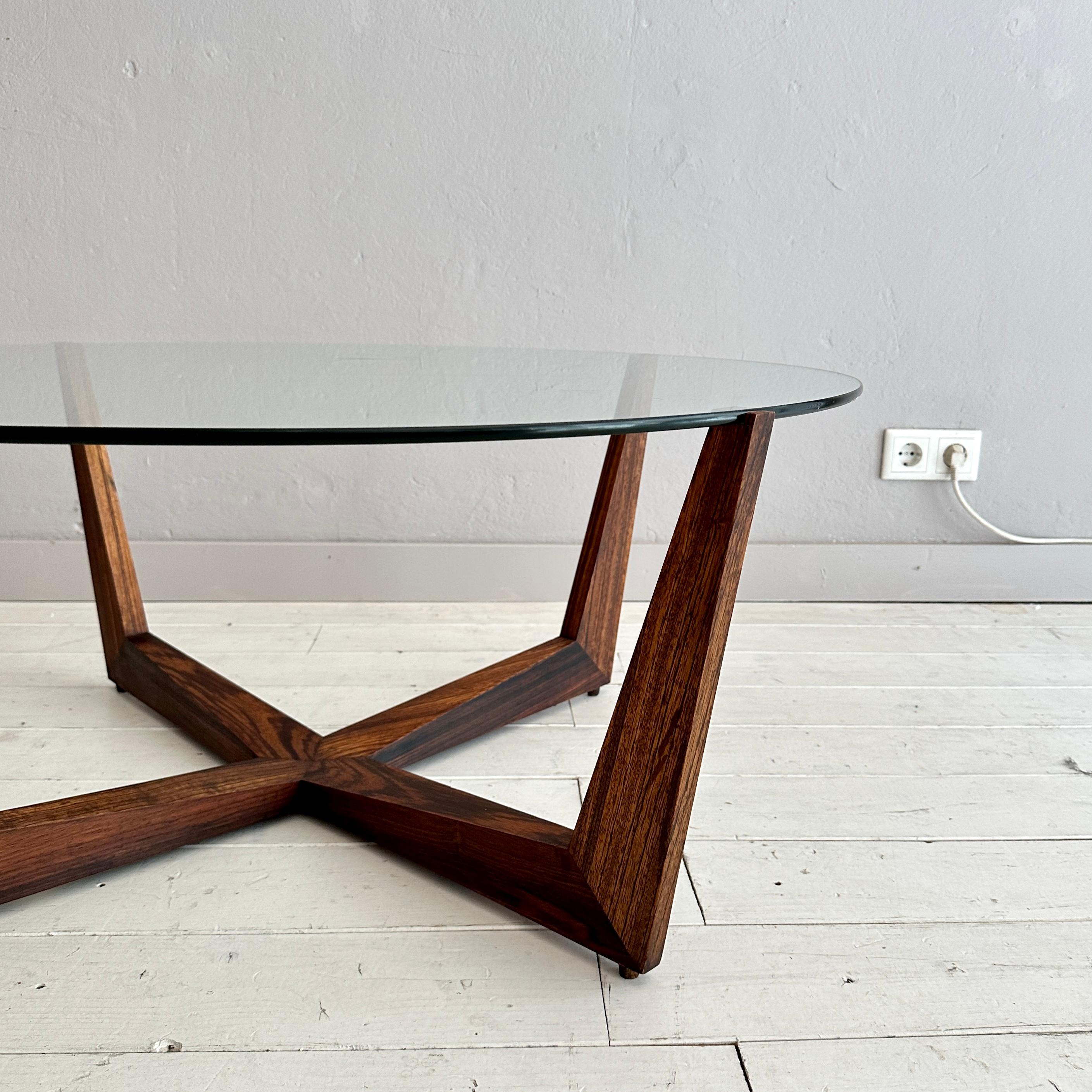 German Round Coffee Table by Wilhelm Renz in Teak and Glass, around 1960 For Sale