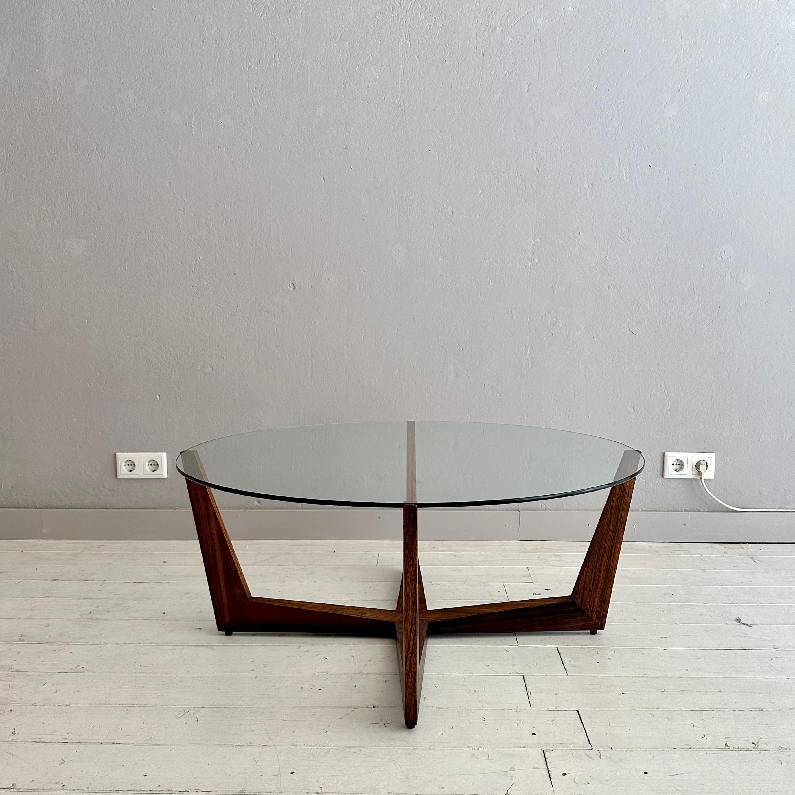 Round Coffee Table by Wilhelm Renz in Teak and Glass, around 1960 For Sale 1
