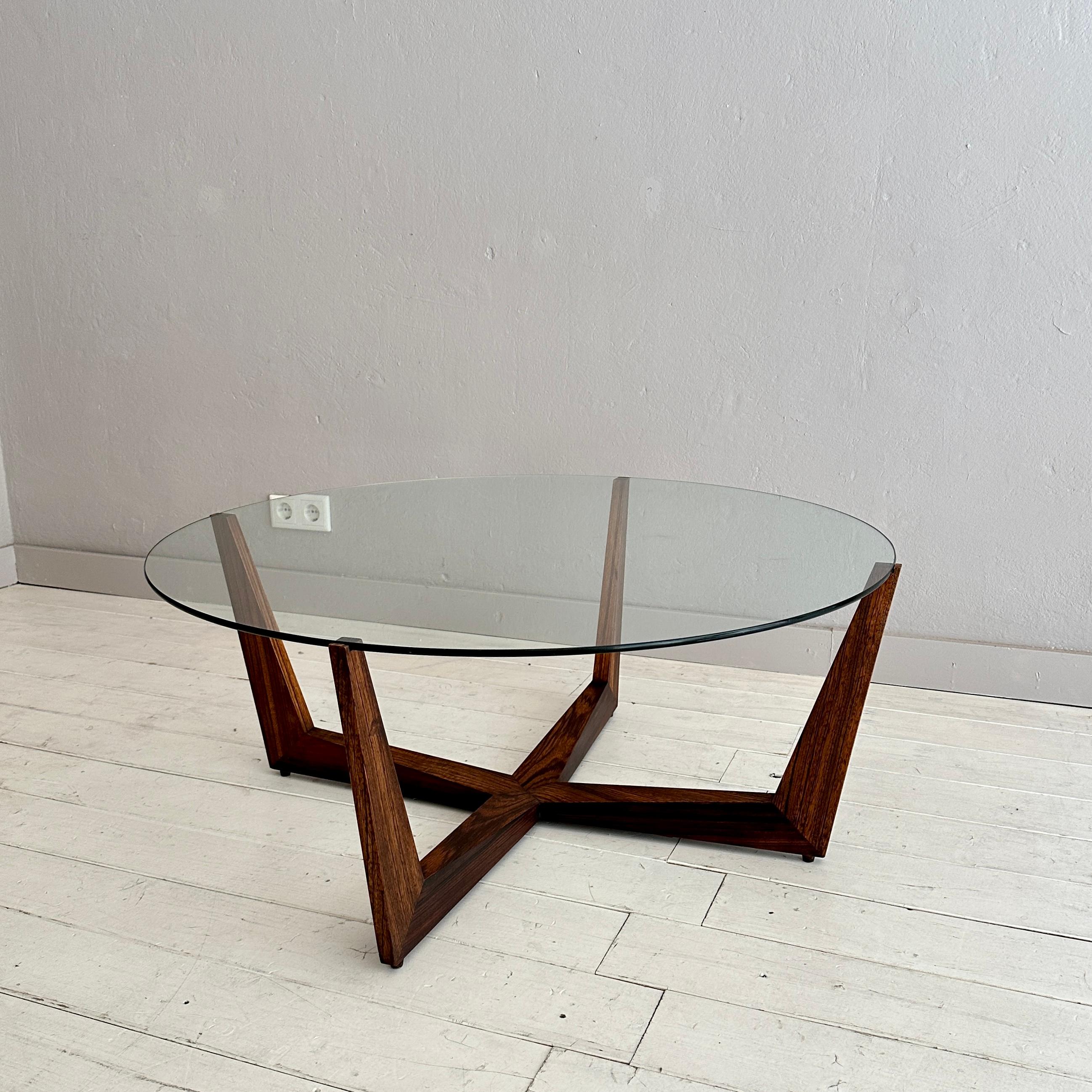 Runder Couchtisch von Wilhelm Renz aus Teakholz und Glas, um 1960 im Angebot 3