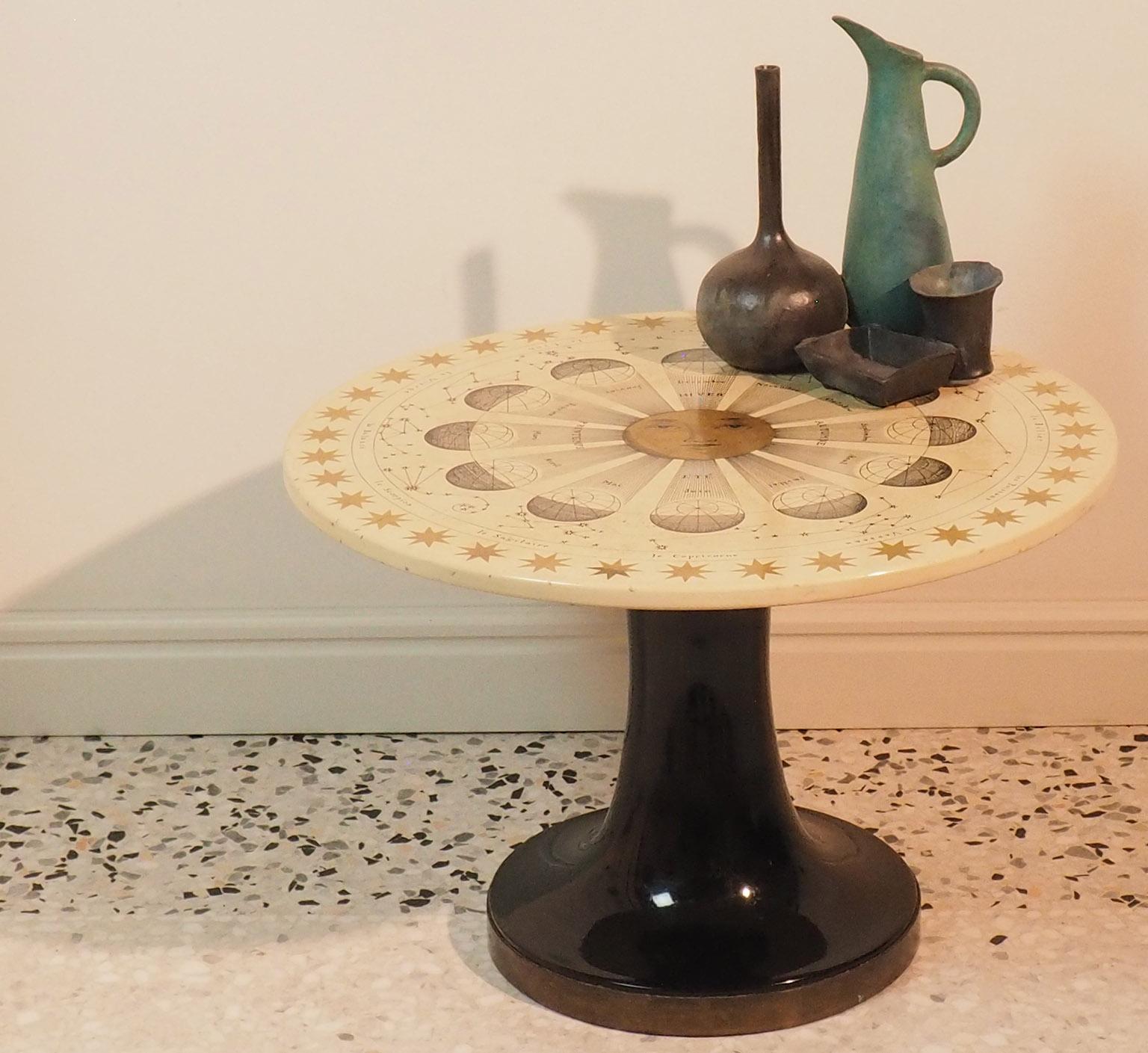 Piero Fornasetti Round Coffee Table Costellazioni with Gold Decorations, 1960 In Good Condition In Milano, IT