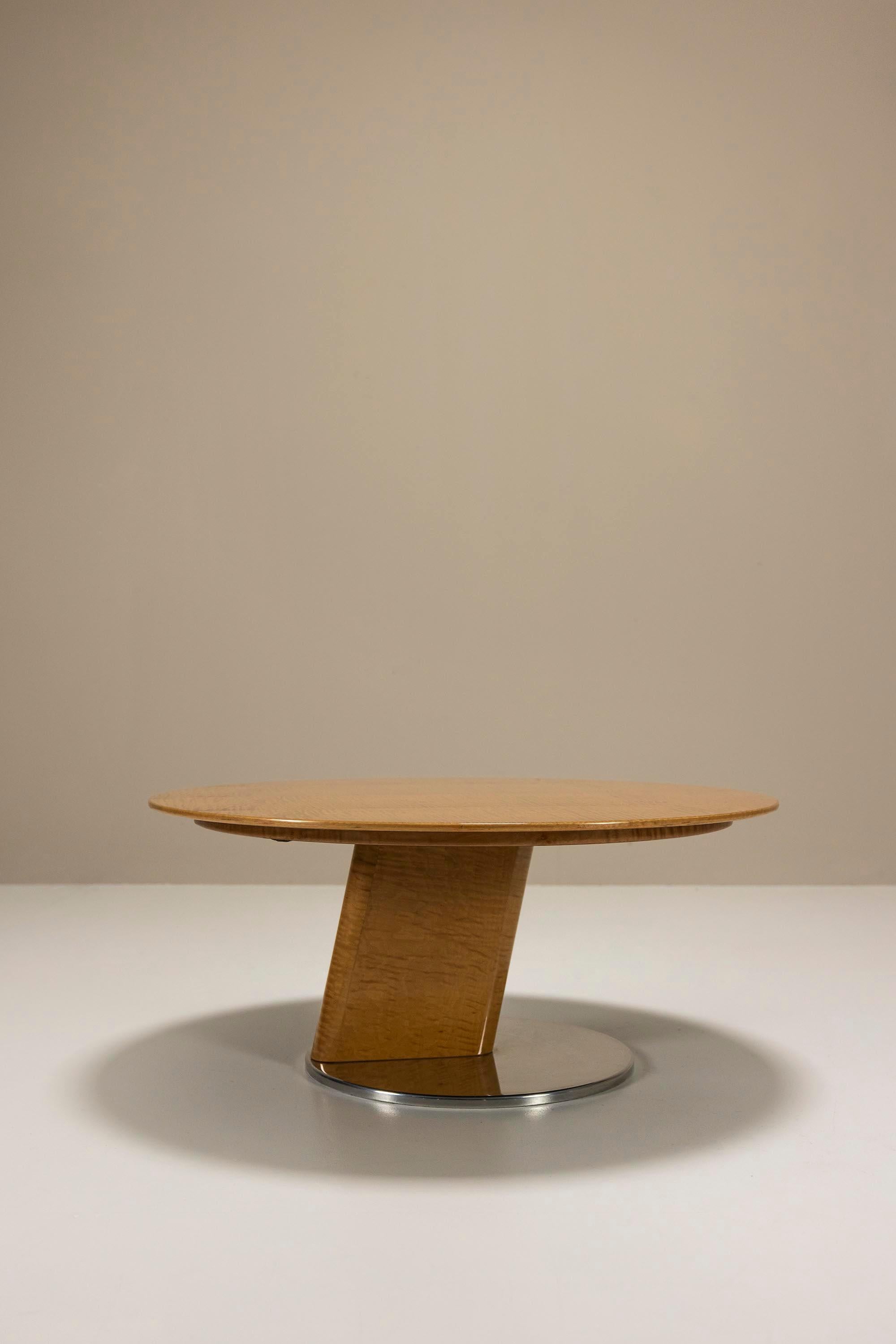 italien Table basse ronde en érable œil d'oiseau et aluminium de Sergio Saporiti en vente