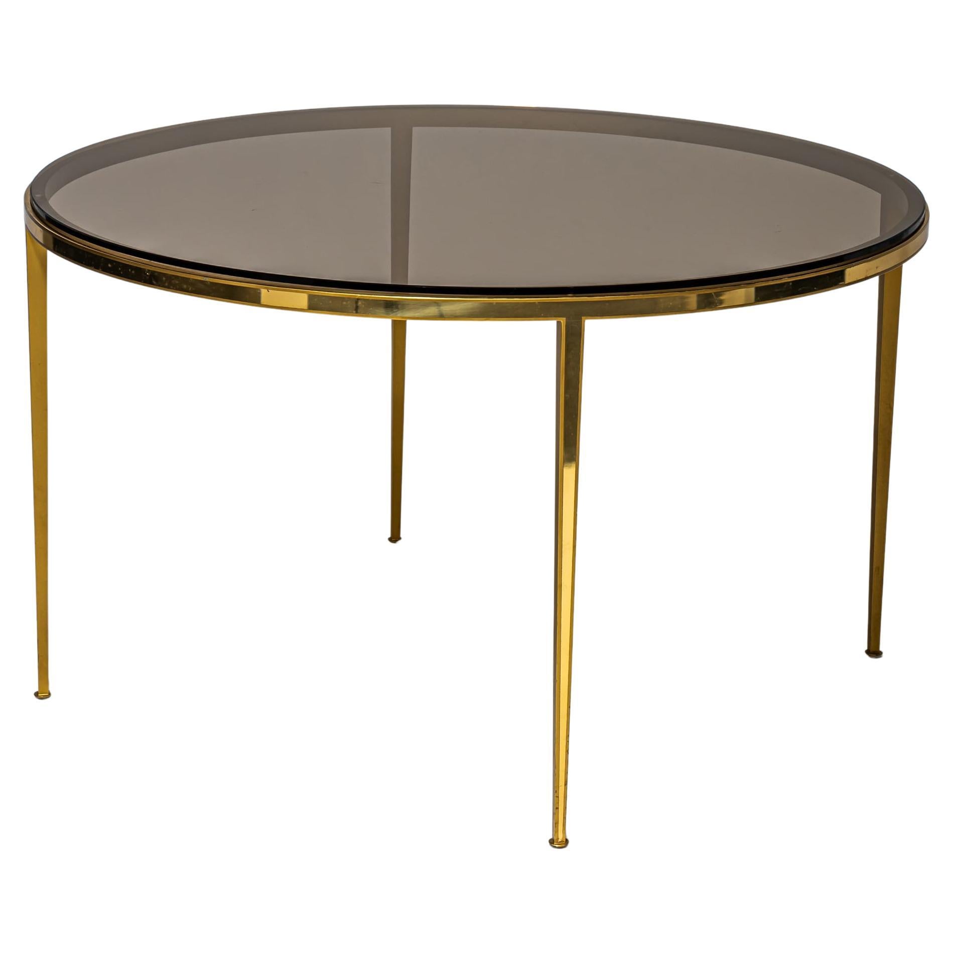 Table basse ronde en laiton et verre fumé, probablement Italie, fin du 20e siècle