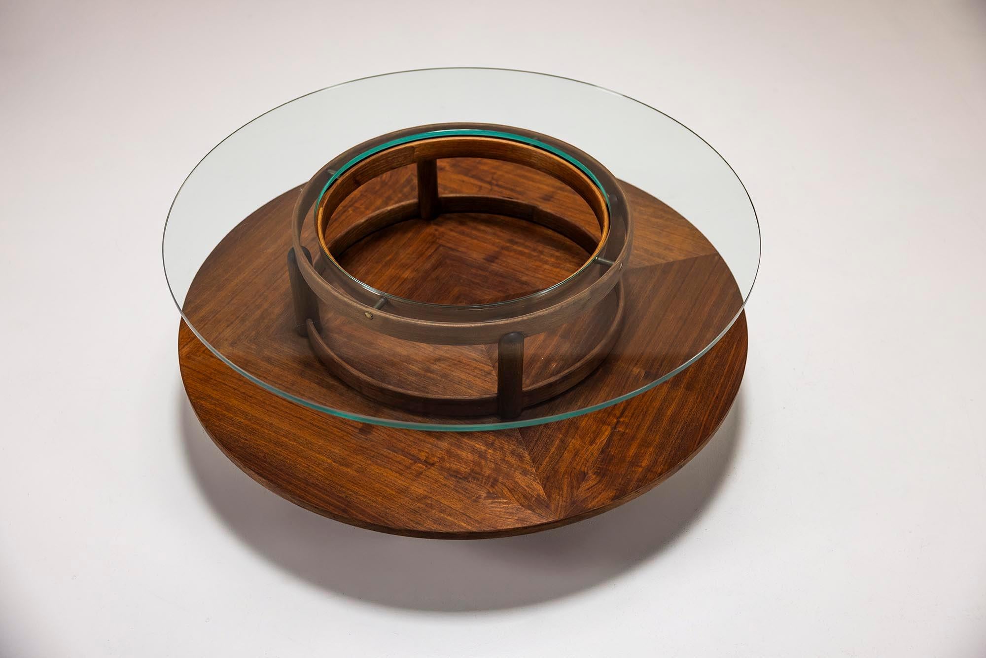 Italian Round Coffee Table In Glass And Teak By Gianfranco Frattini for Cassina, Italy  For Sale
