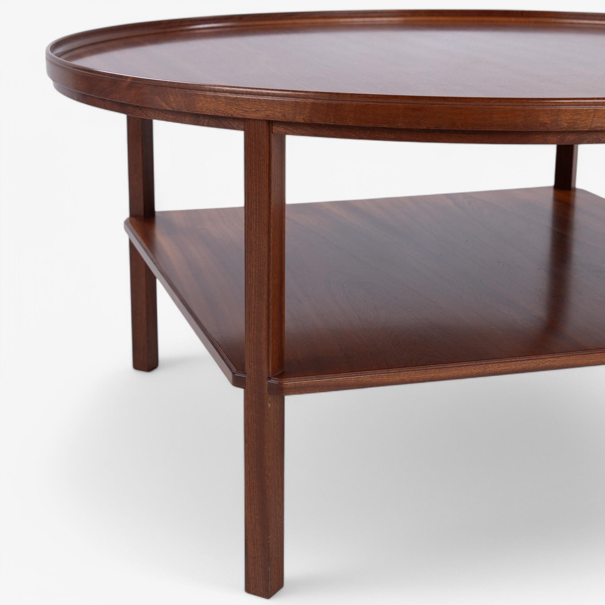Danois Table basse ronde en acajou de Kaare Klint en vente