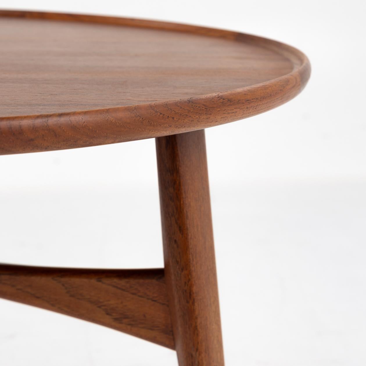 Danish Round coffee table in rosewood by Aksel Bender Madsen & Ejnar Larsen For Sale