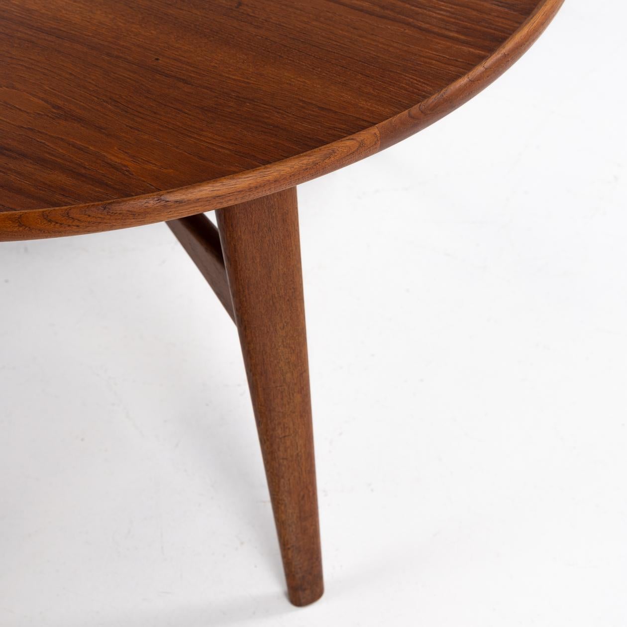 20th Century Round coffee table in rosewood by Aksel Bender Madsen & Ejnar Larsen For Sale