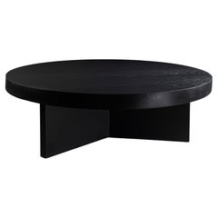 Table basse ronde en chêne noir ébonisé massif par No Age Studio