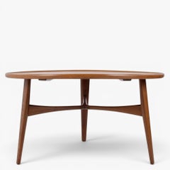 Round coffee table in teak by Ejner Larsen & Aksel Bender Madsen