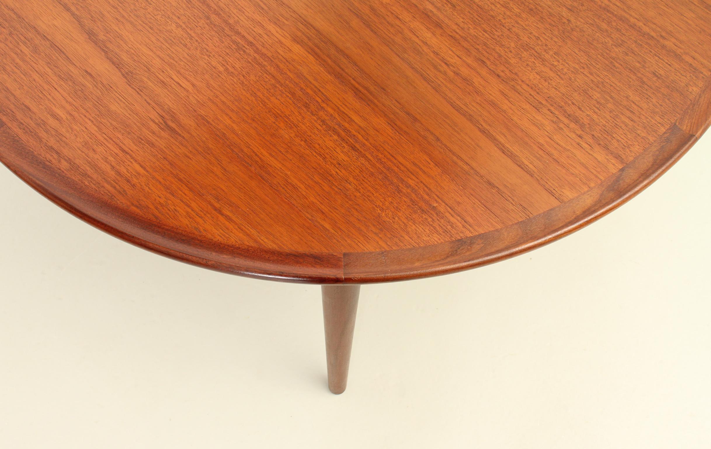 Round Coffee Table in Teak Wood by BC Møbler, Denmark, 1960's For Sale 3