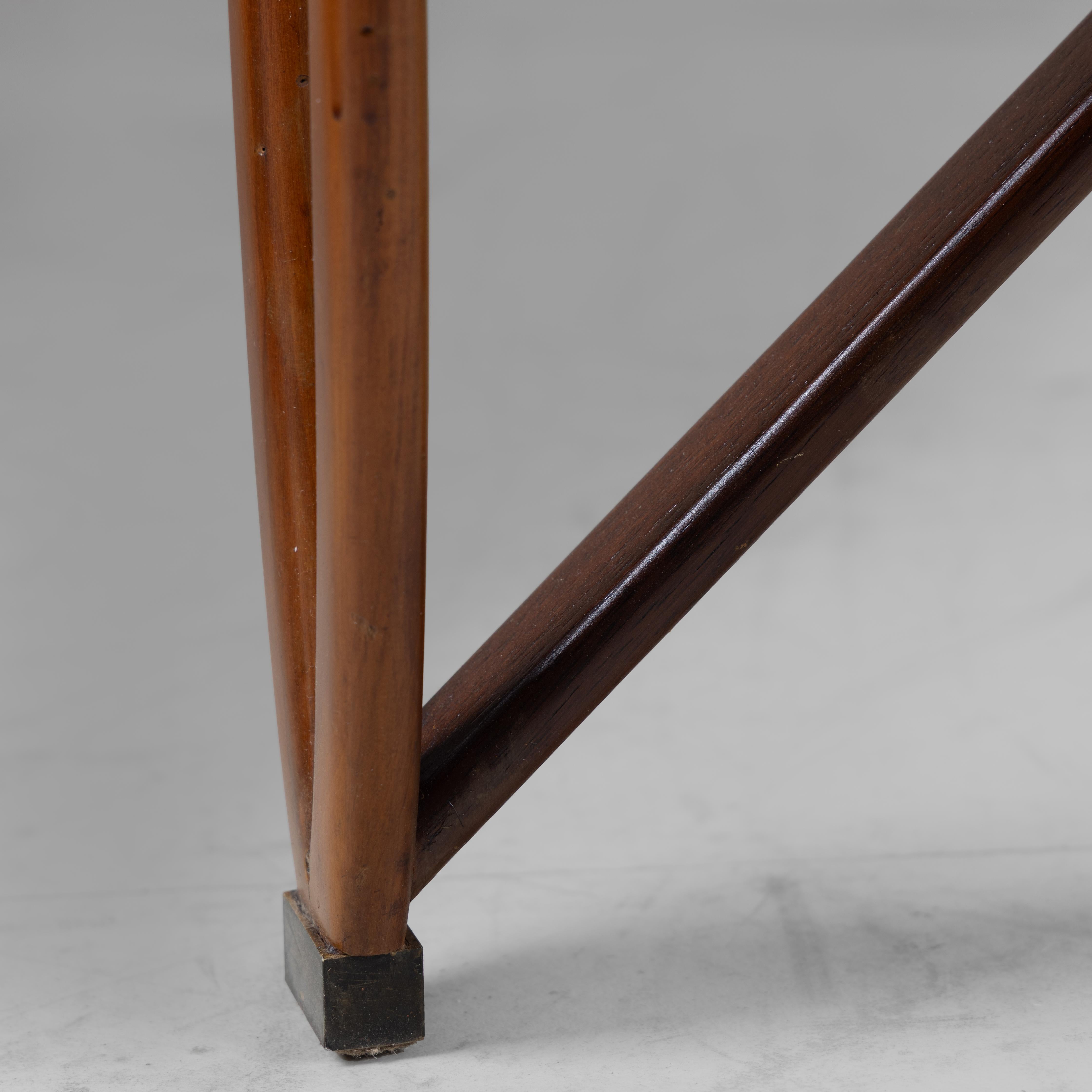 Round coffee table in wood and glass Brazilian production 1950 For Sale 3