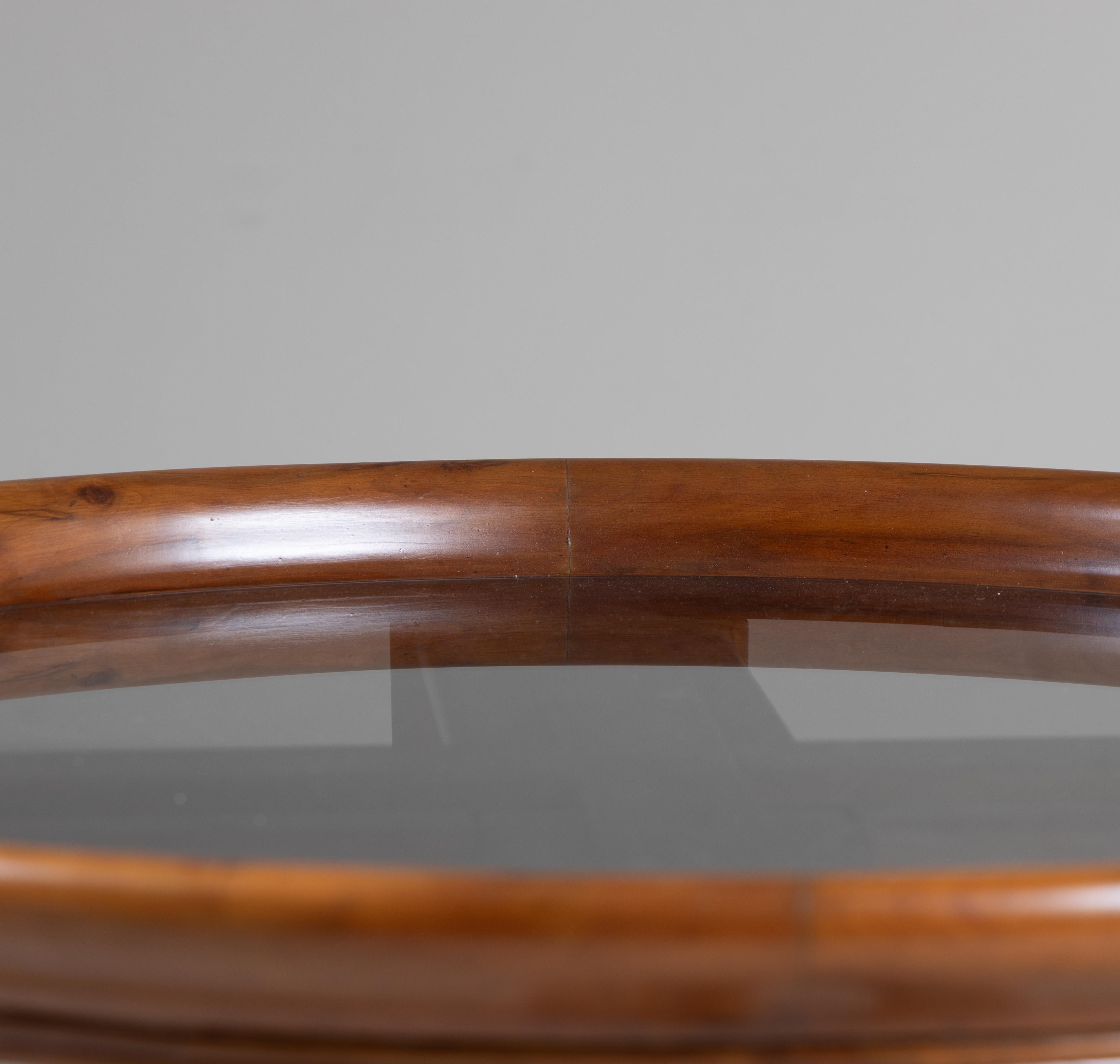 Round coffee table in wood and glass Brazilian production 1950 For Sale 1