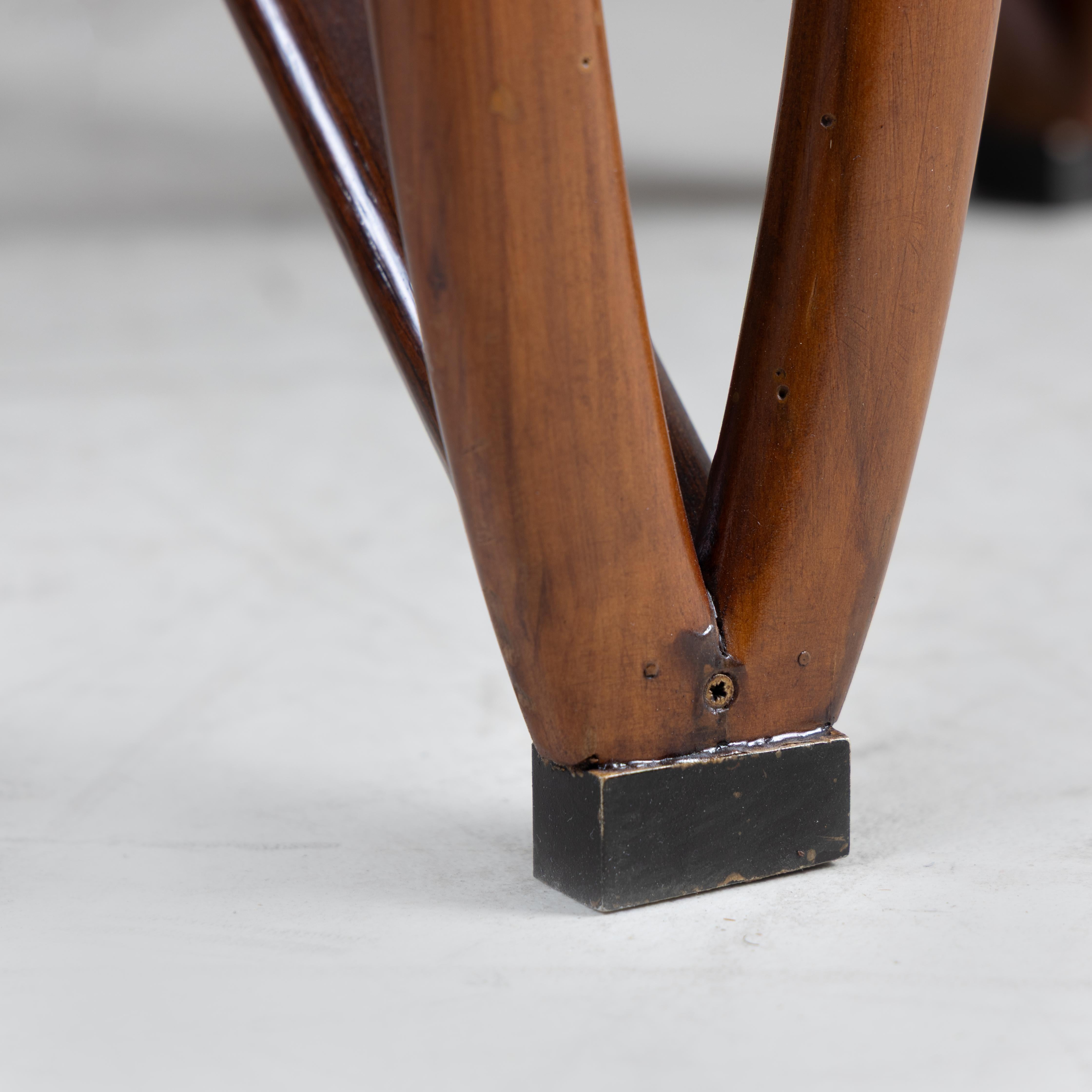 Round coffee table in wood and glass Brazilian production 1950 For Sale 2