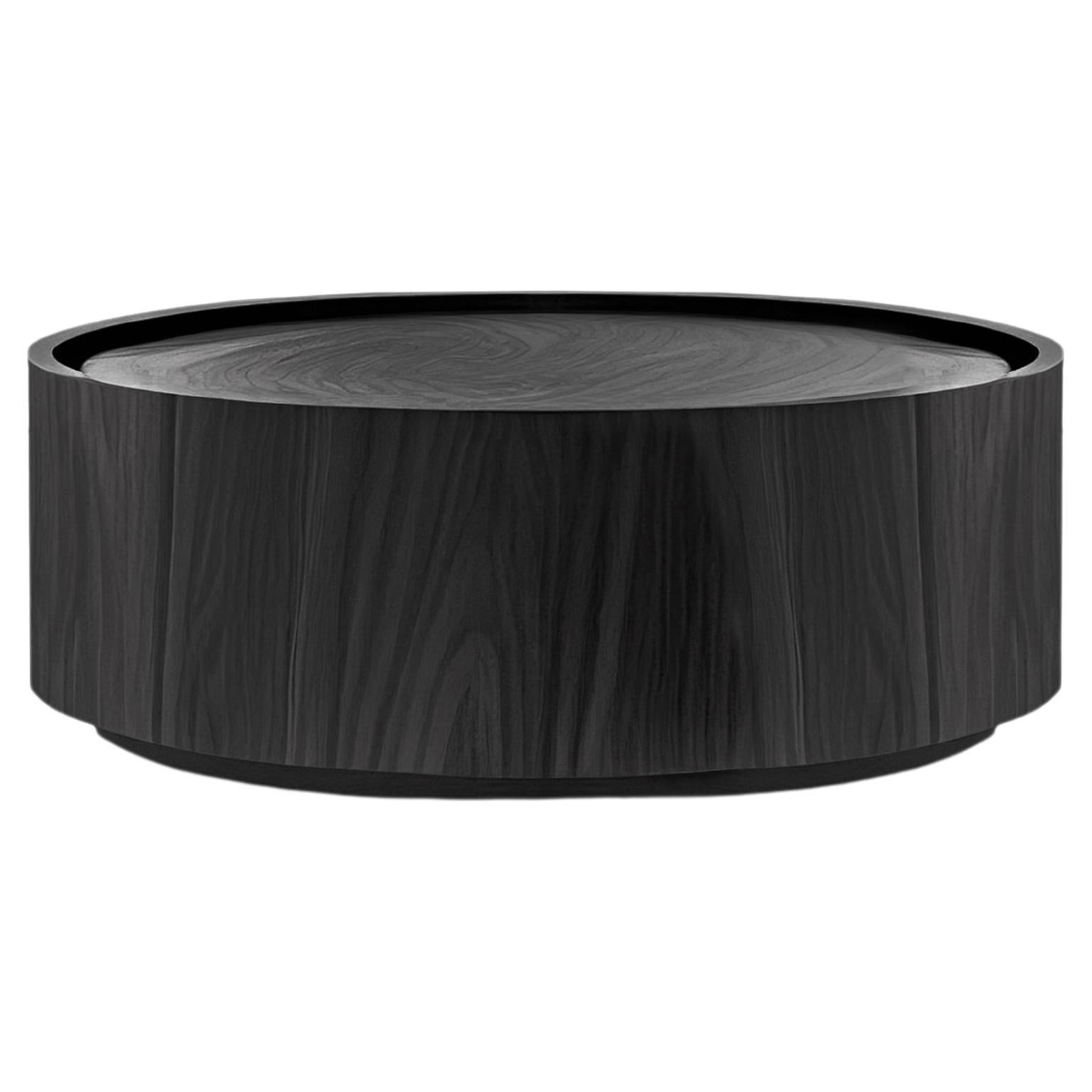 Table basse ronde fabriquée en placage de bois teinté noir  par NONO Furniture