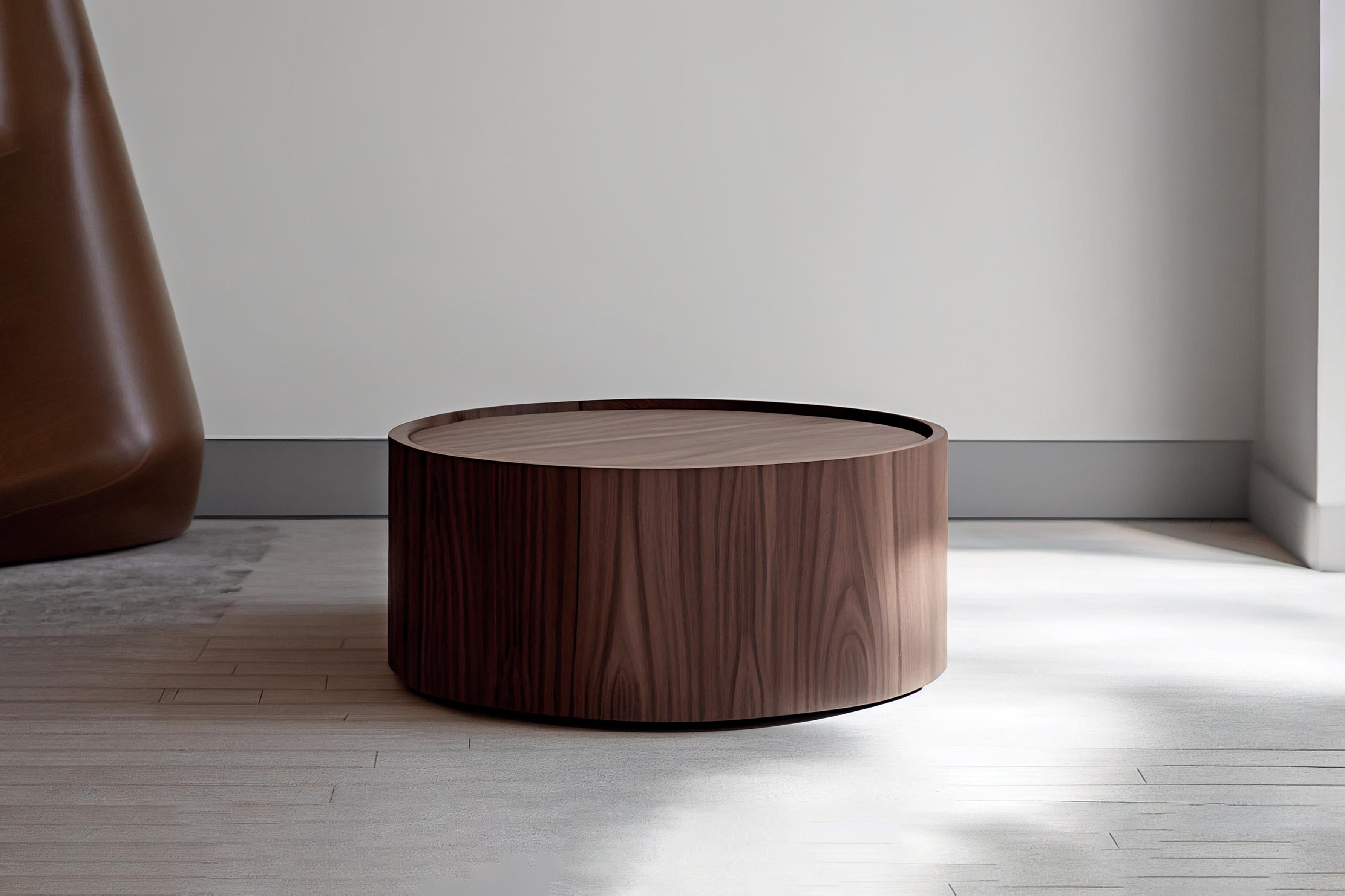 Mid-Century Modern Table basse ronde en placage de noyer par NONO Furniture en vente