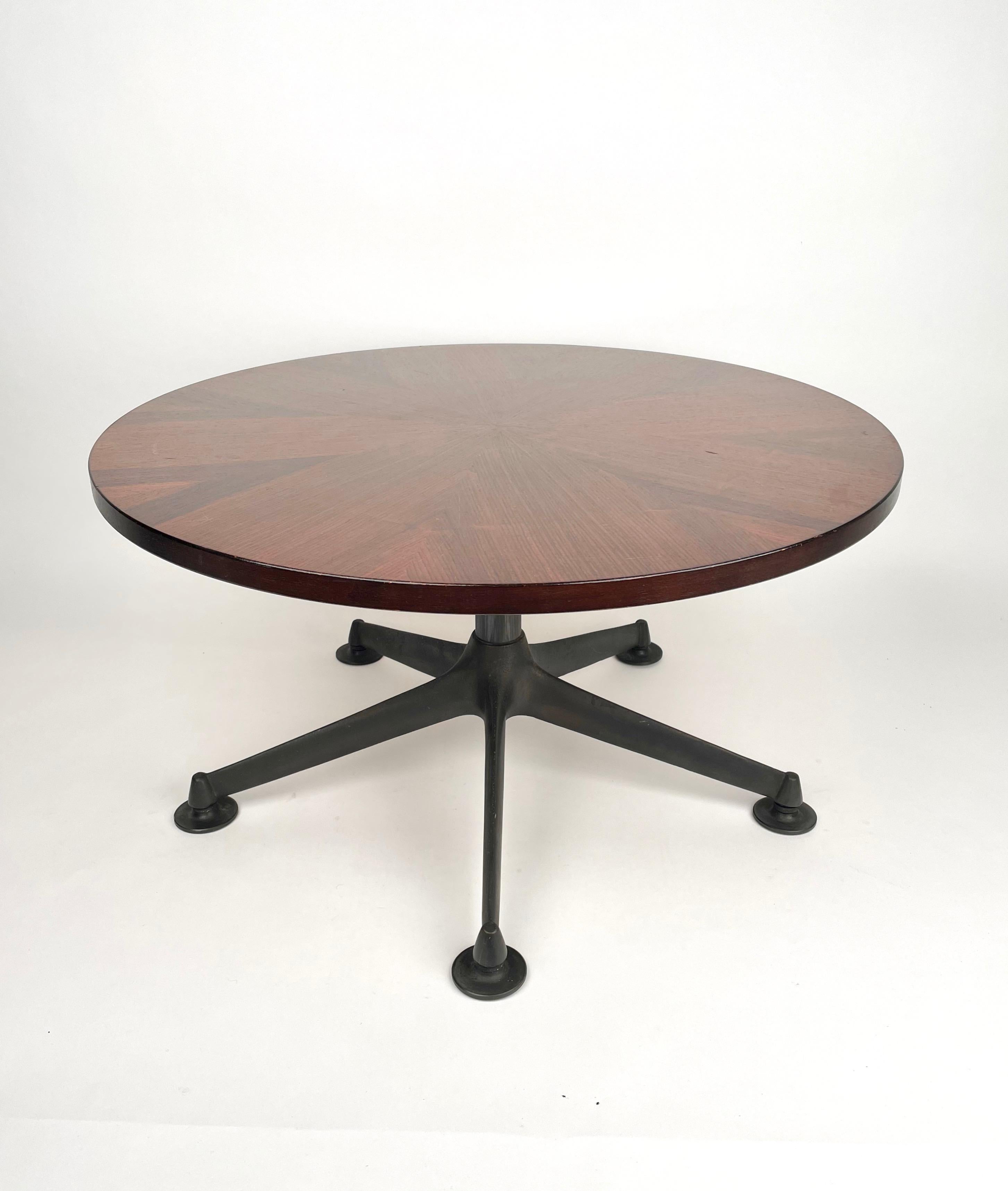 Midcentury round dining table in Metal and wood by Ico Parisi for MIM Roma. 

The tabletop rests on a center pillar in aluminium with five feet. 

Made in Italy 1960s.