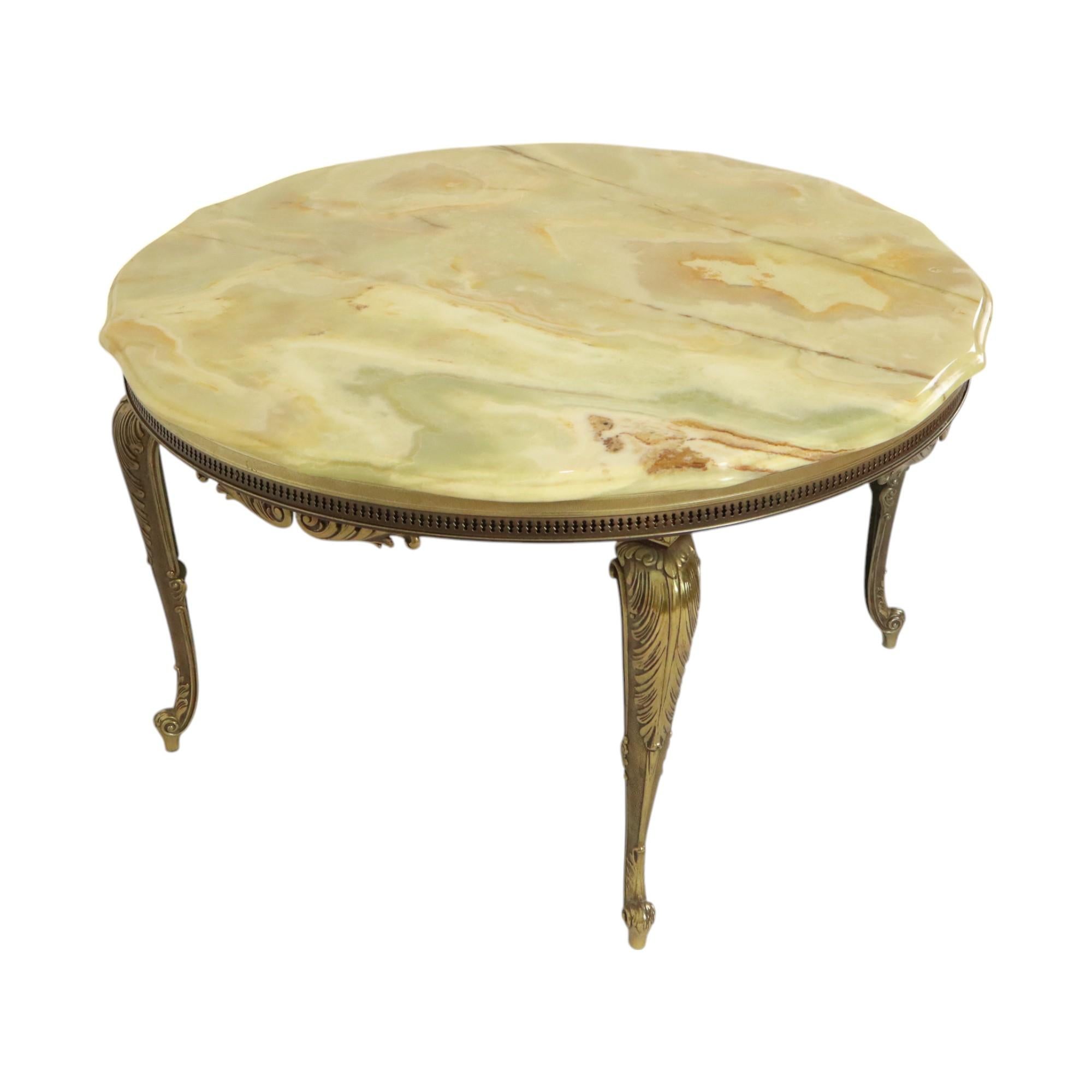 Français Table basse ronde en marbre d'onyx et laiton Hollywood Regency Style Fifties en vente