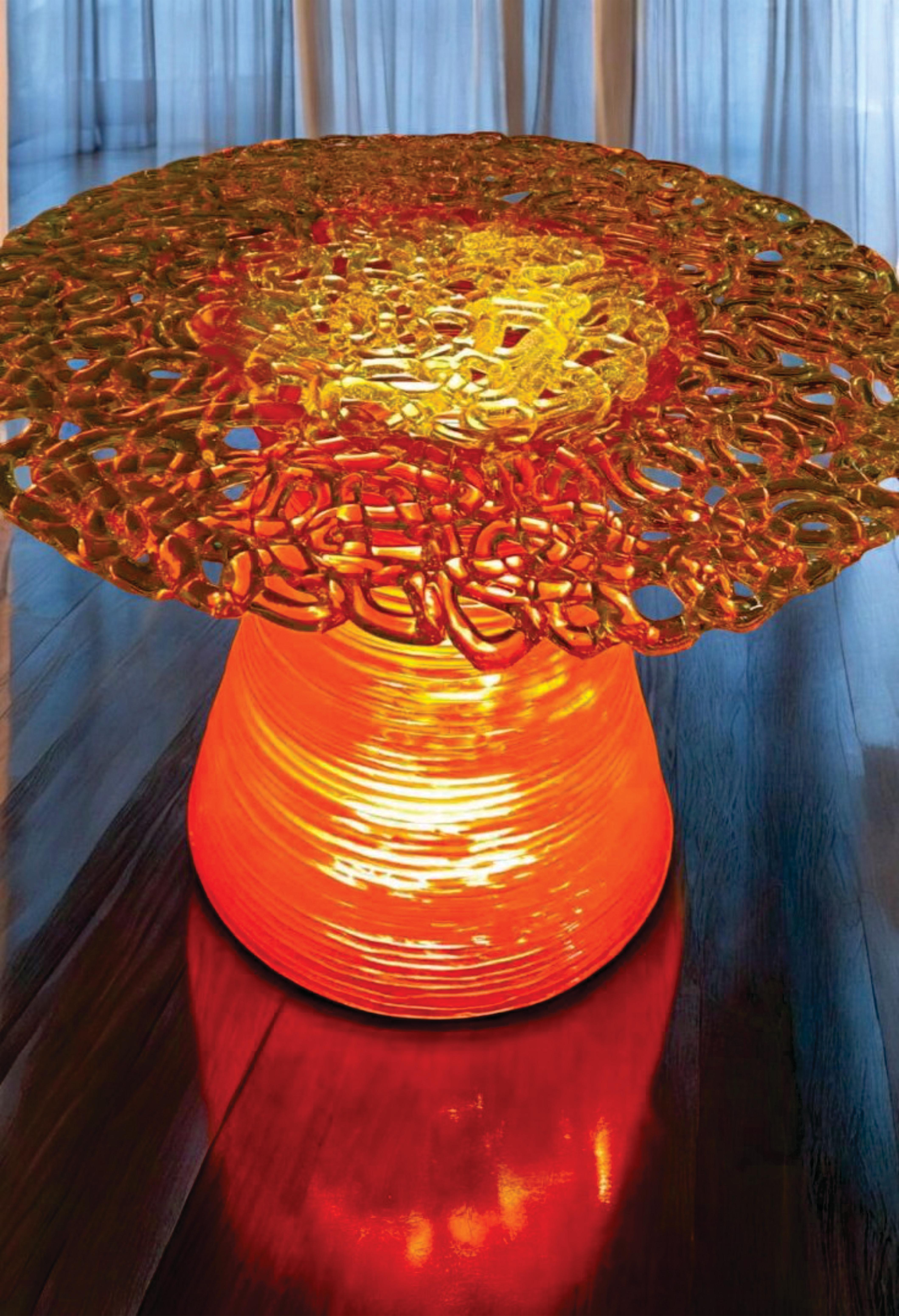 Art déco Table basse ronde Stitch by Stitch - Purple - Elegance on a Luminous Pedestal en vente