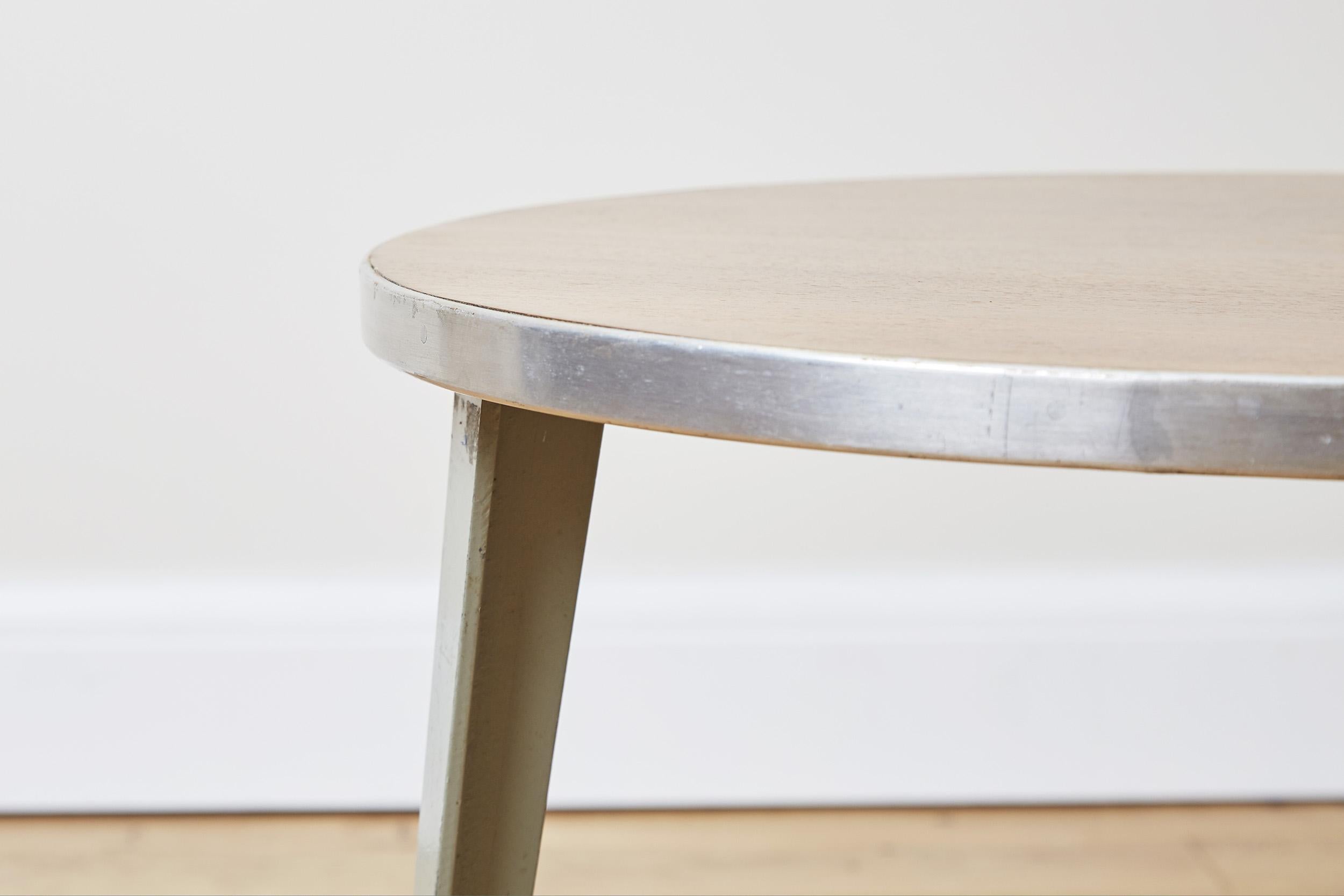 Mid-Century Modern Table basse ronde, design de course rare d'Ernest, années 1940 en vente